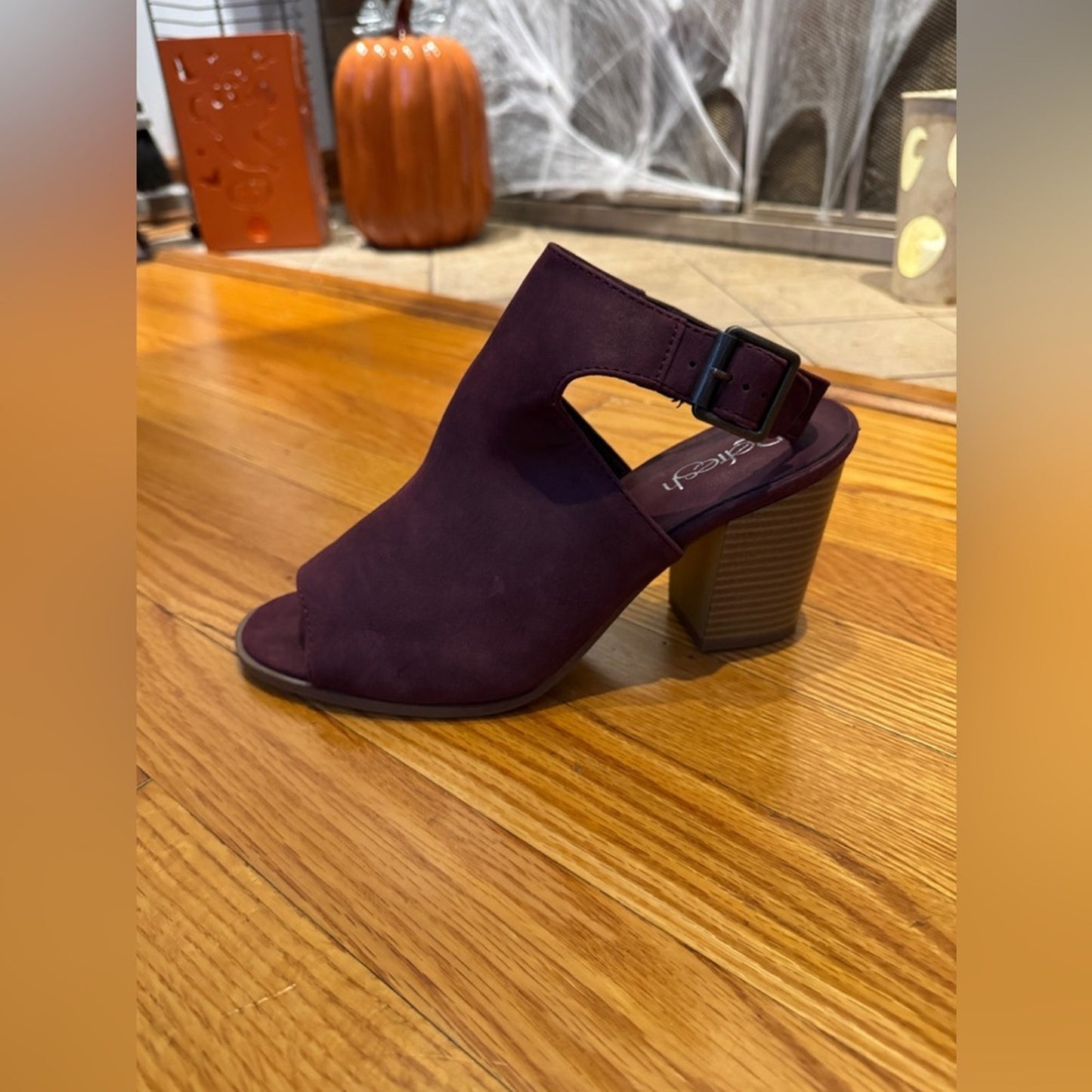 Pre-Owned Size 10 Refresh Maroon Suede Open Toe High Heel