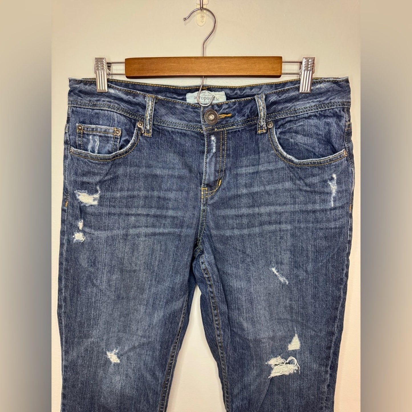 Pre-Owned Size 11/12 Aeropostale Blue Distressed Loose Capri’s