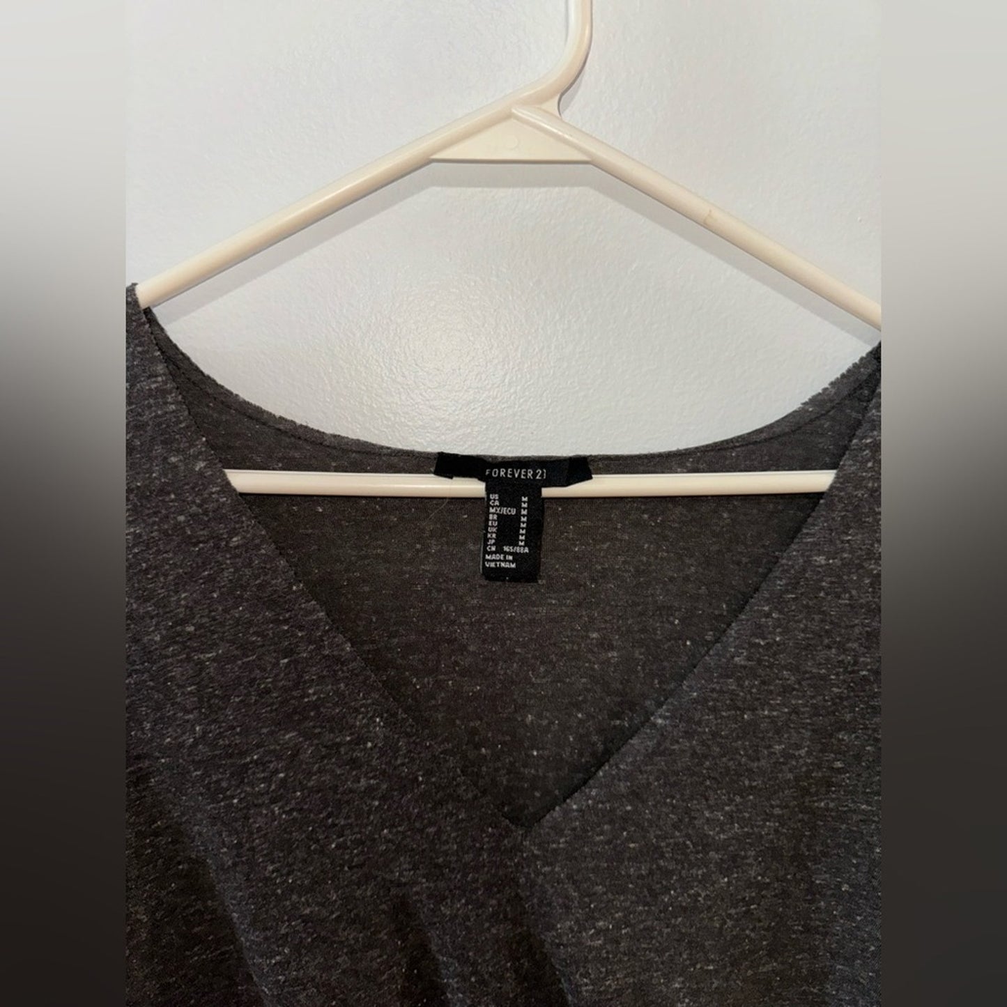 Pre-Owned MD Forever 21 Dark Grey Lightweight V-Neck Cropped T-Shirt