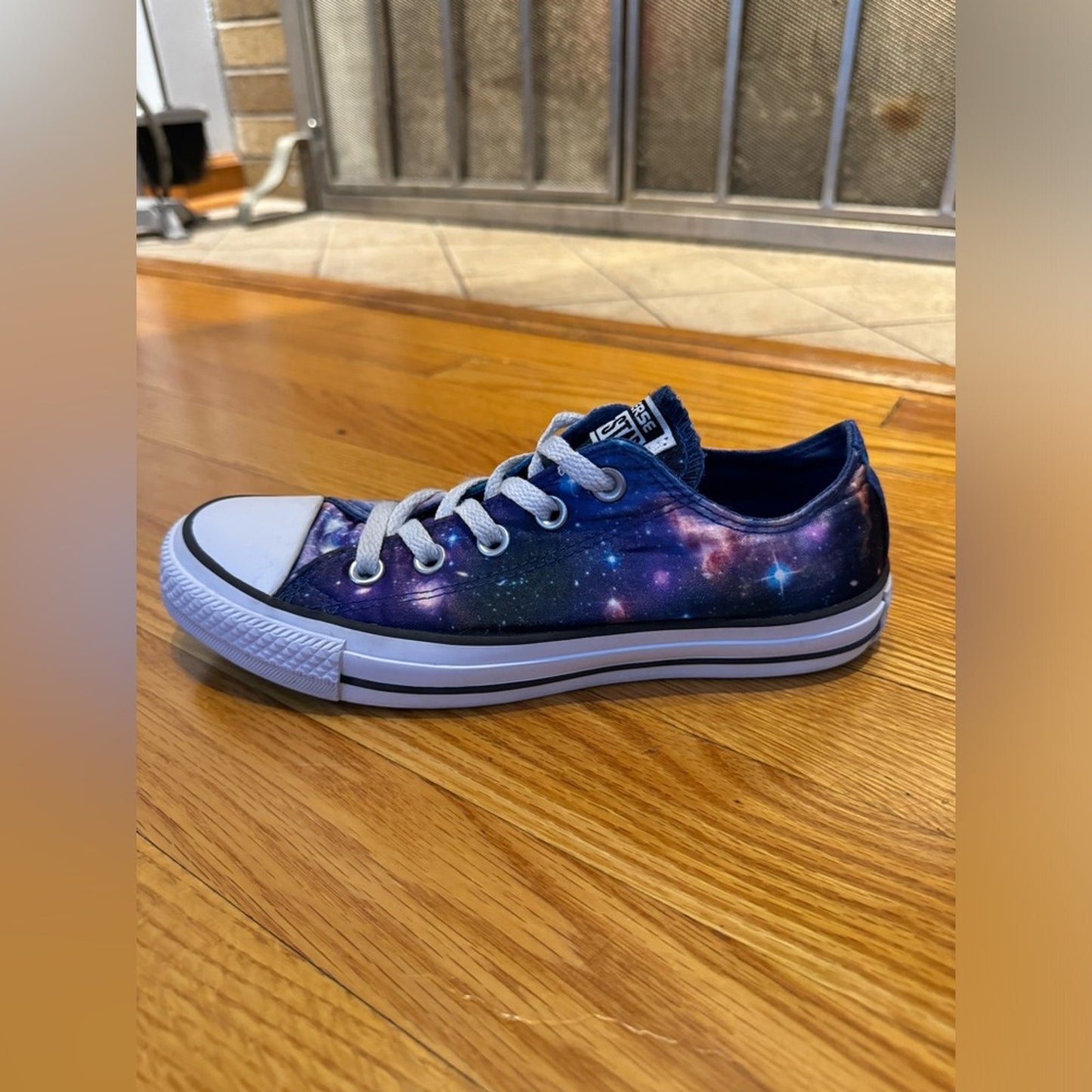 Pre-Owned Size M4/W6 Converse Chuck Taylor All Star Galaxy Low Top Sneakers