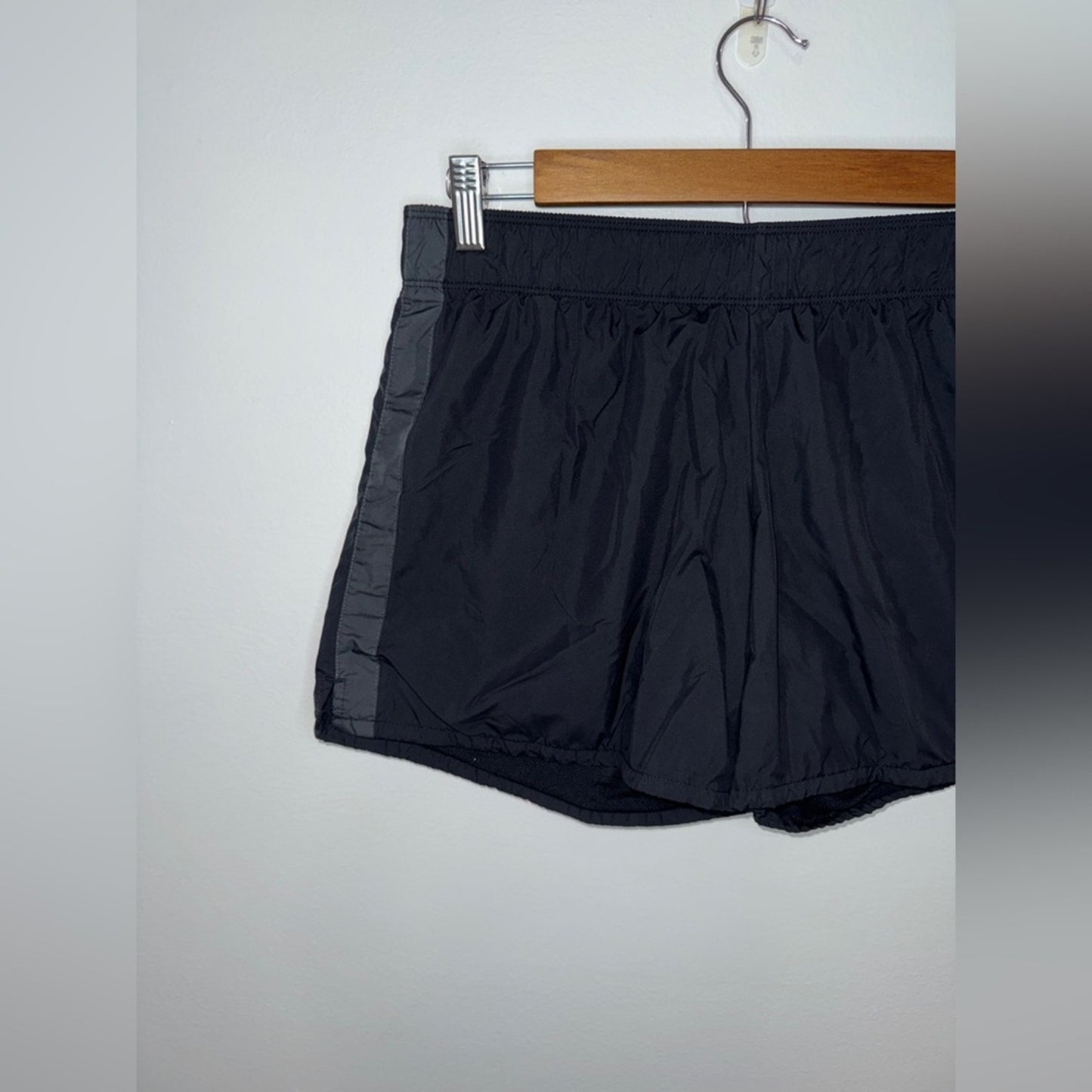 Pre-Owned MD Nike Black and Dark Grey Athletic Shorts