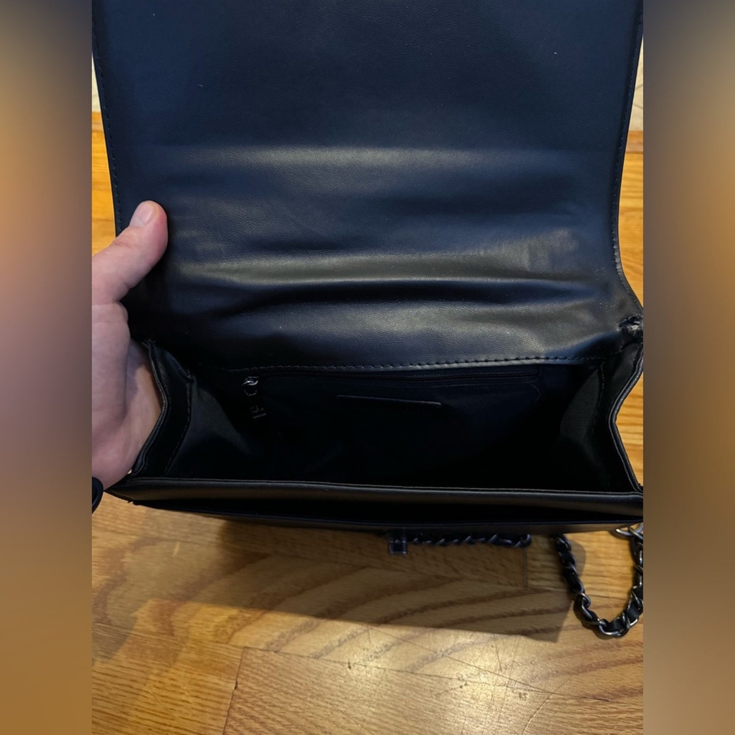 Pre-Owned Badgley Mischka Black Quilted Chain Crossbody Bag