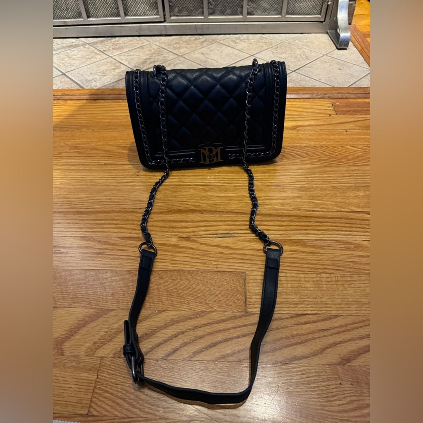 Pre-Owned Badgley Mischka Black Quilted Chain Crossbody Bag