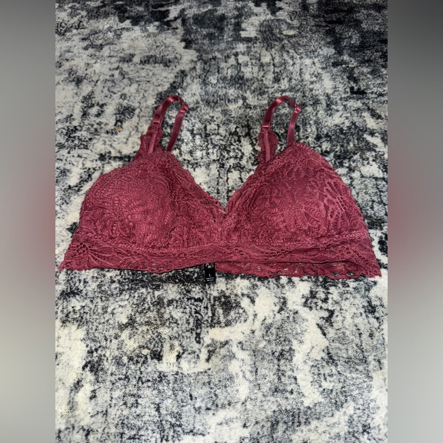 Pre-Owned LG Body Frosting Pink Lace Bralette