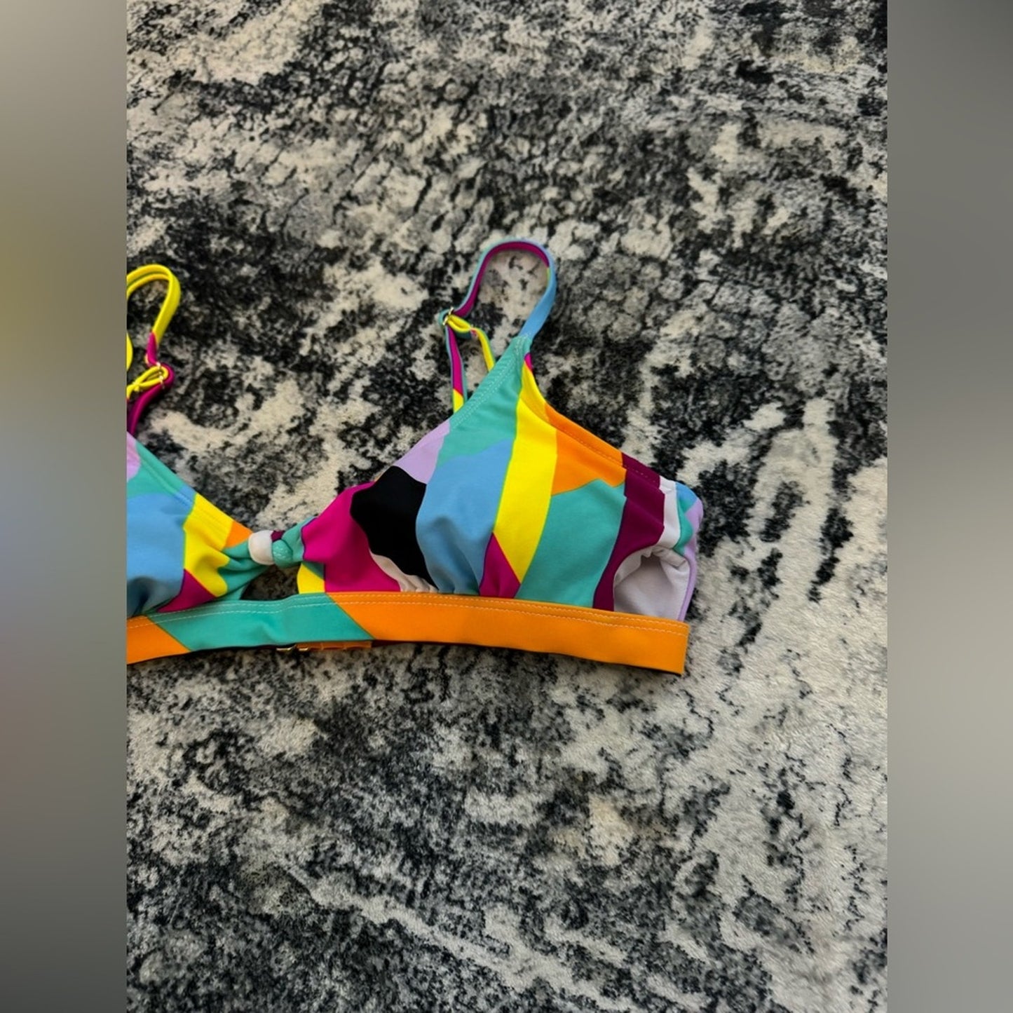 Pre-owned MD Endless Waves Multicolor Generic Bikini Top