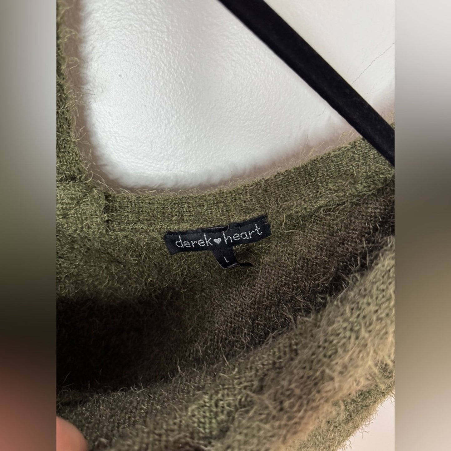 Pre-Owned LG Derek Heart Front Tie Fuzzy Sweater