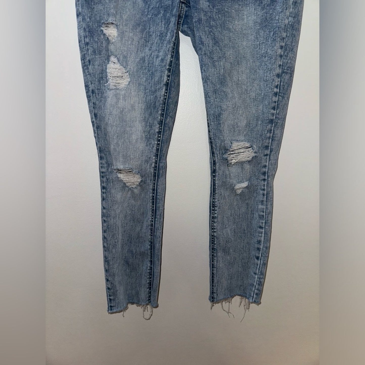 Pre-Owned MD Refuge Light Blue Distressed Skinny Jeans