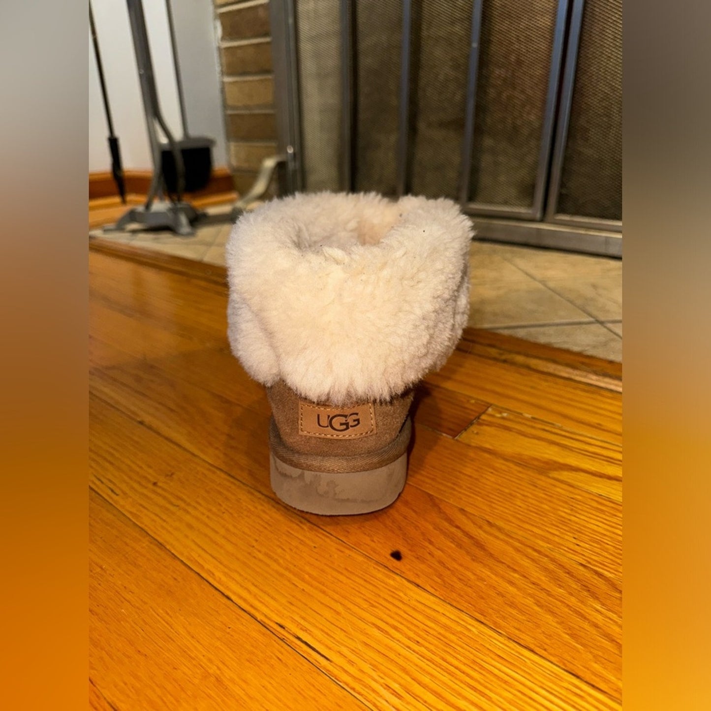 Pre-Owned Size 9W UGG Classic Mini Fluff in Tan