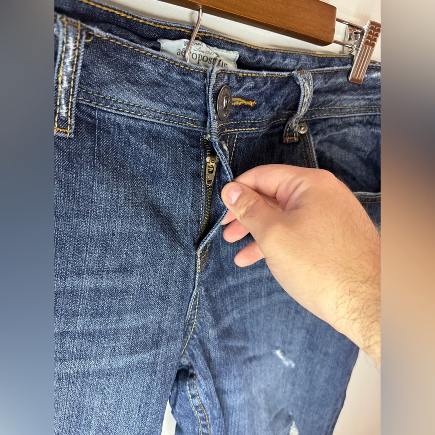 Pre-Owned Size 11/12 Aeropostale Blue Distressed Loose Capri’s
