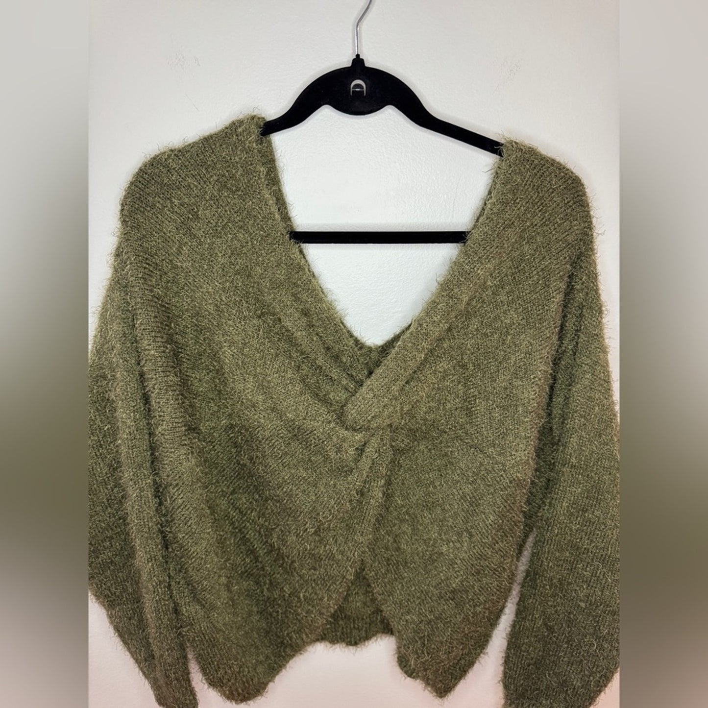 Pre-Owned LG Derek Heart Front Tie Fuzzy Sweater