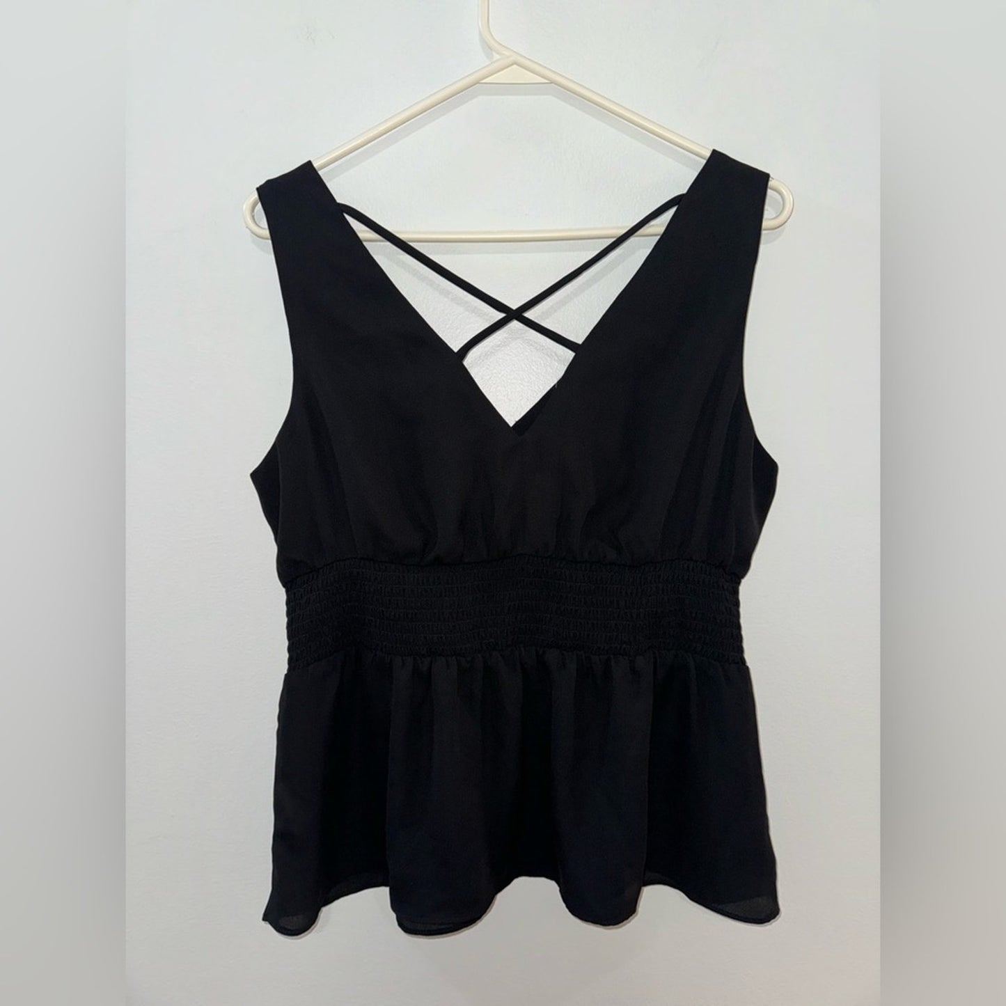 Pre-Owned MD Maurice’s Black Flowly Sleeveless Blouse