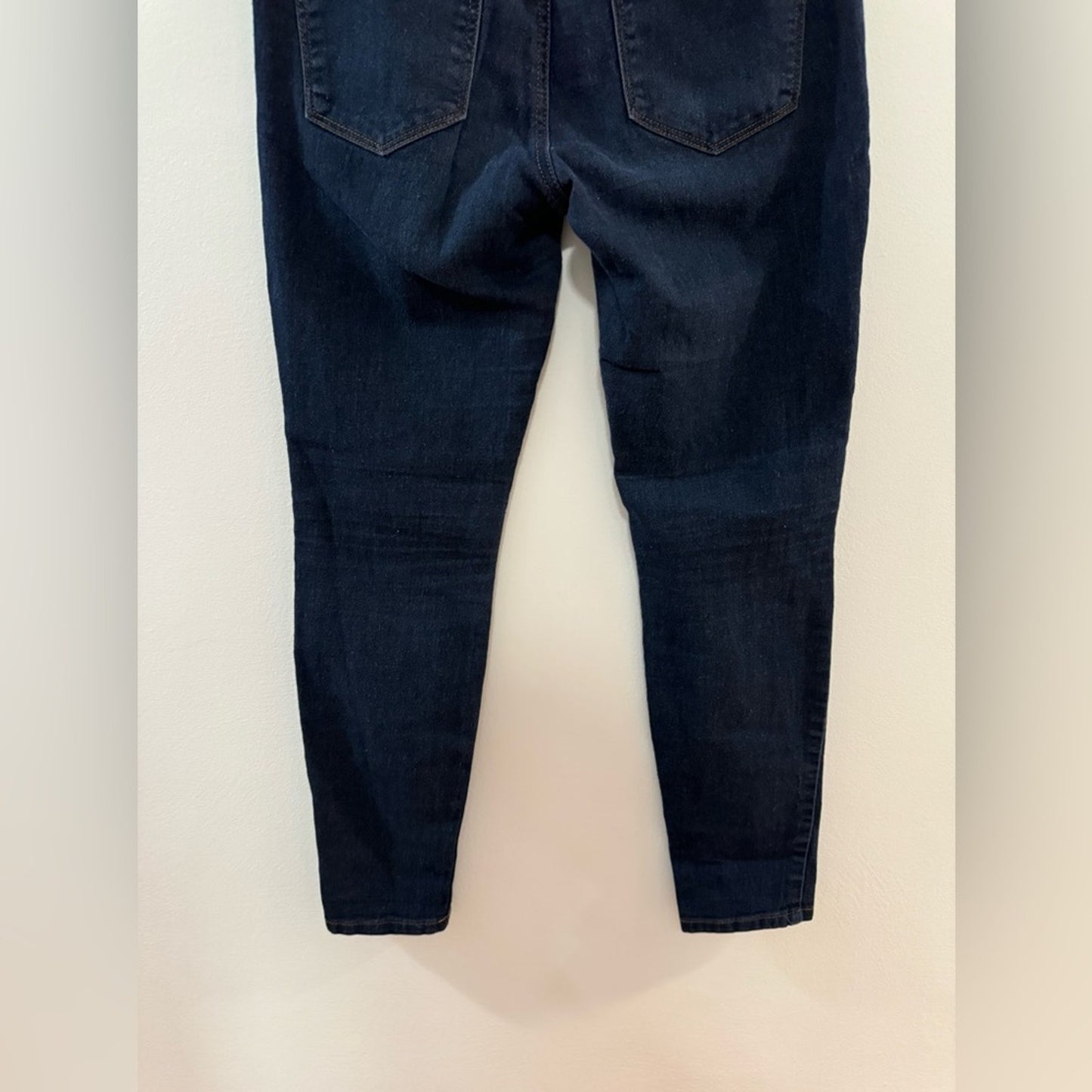 Pre-Owned Size 28 Forever 21 Dark Blue Jeans