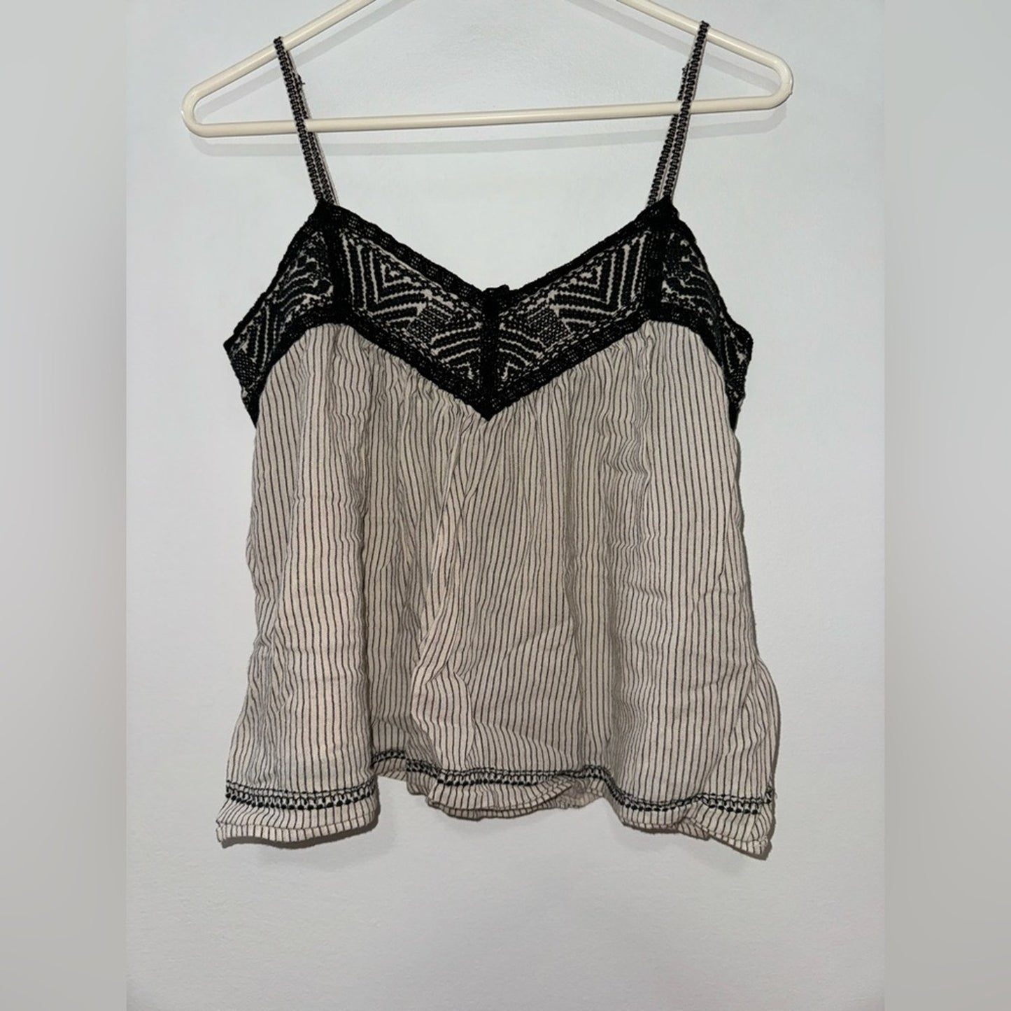 Pre-Owned MD American Eagle Black and White Striped Cami Top