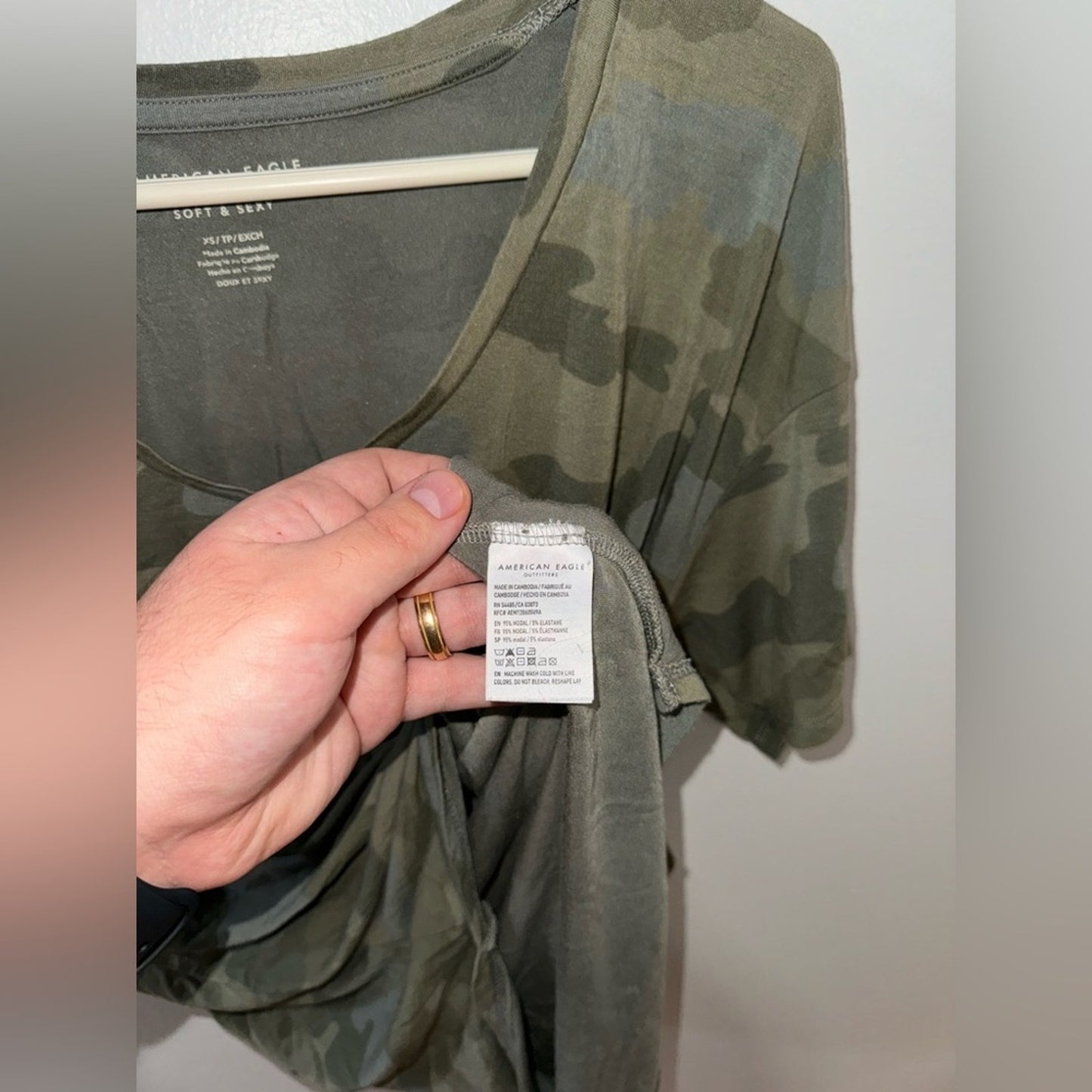 Pre-Owned XS American Eagle Camo V-Neck Soft and Sexy T-Shirt
