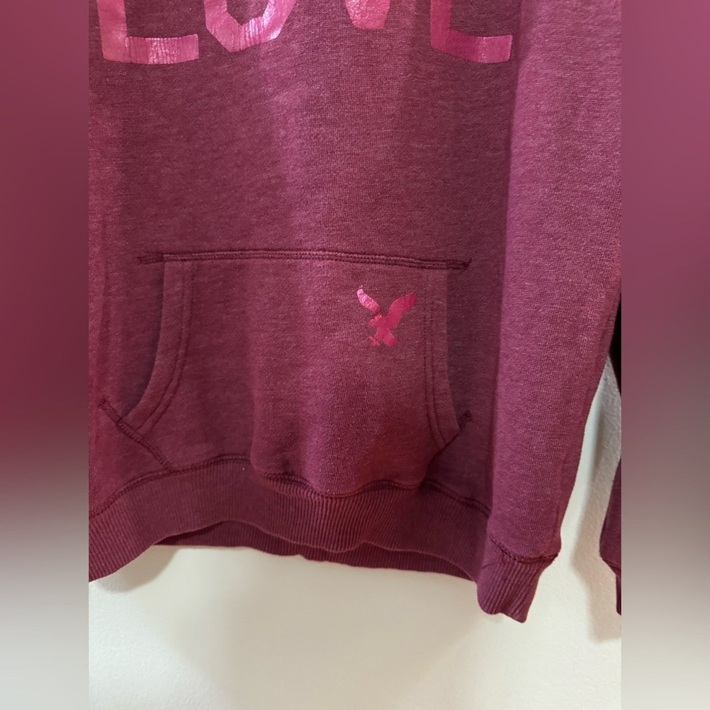 Pre-Owned MD American Eagle Burgundy Love Graphic Raglan Hoodie