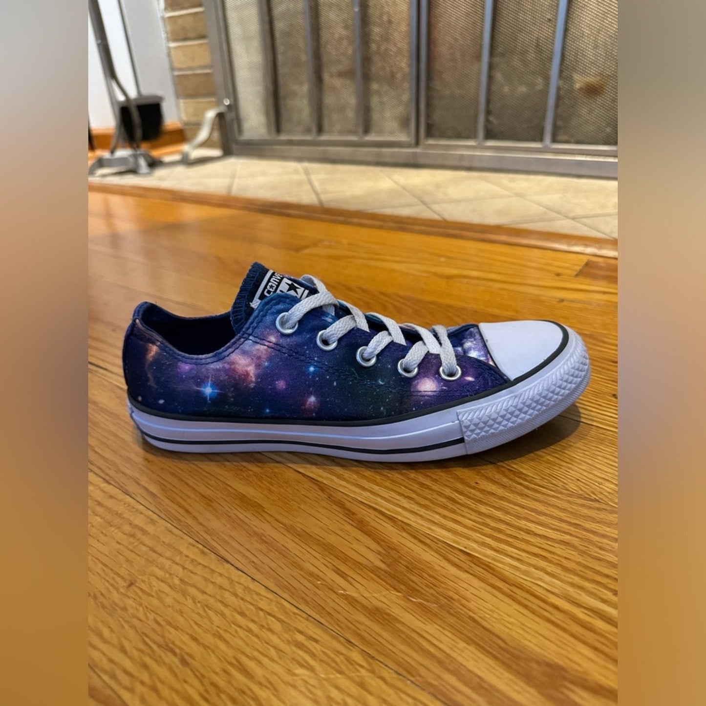 Pre-Owned Size M4/W6 Converse Chuck Taylor All Star Galaxy Low Top Sneakers