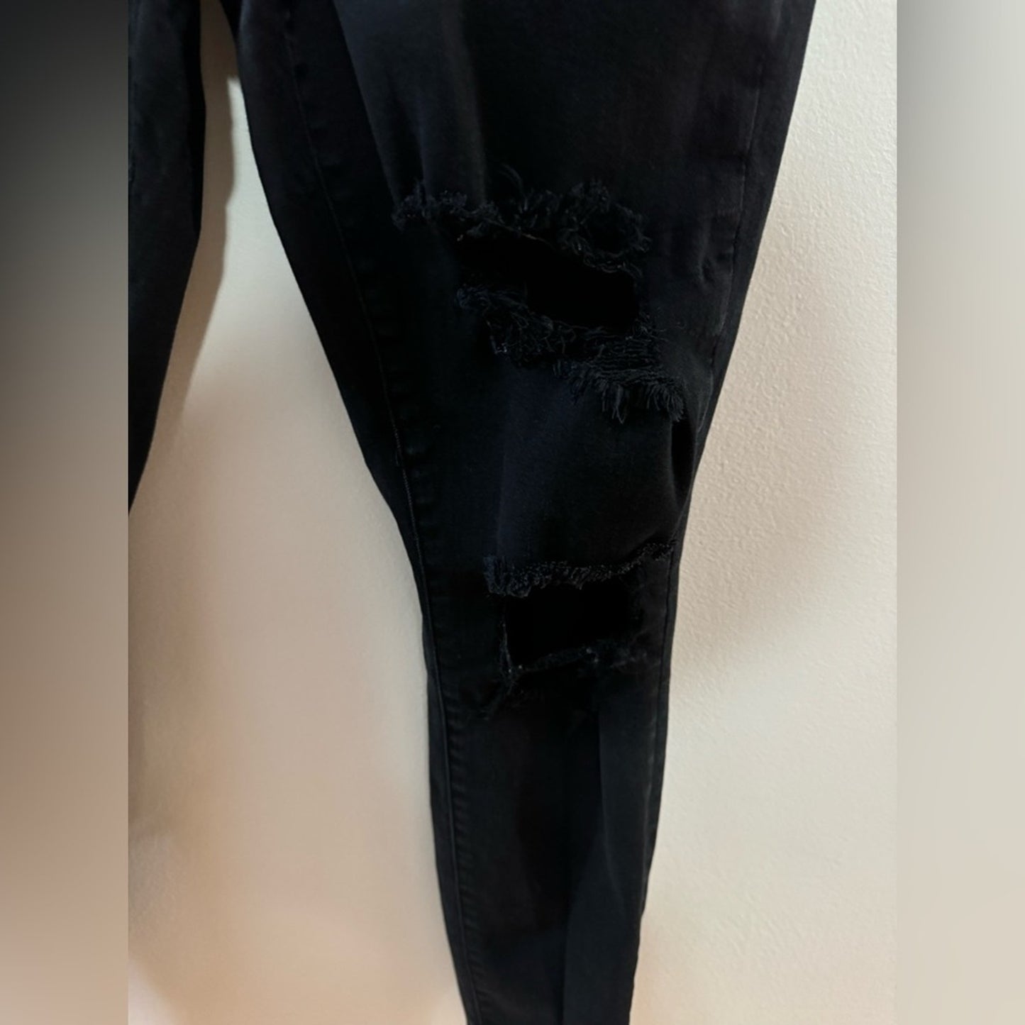 Size 12 Reg American Eagle Black Super Distressed Curvy High Rise Jegging Jeans