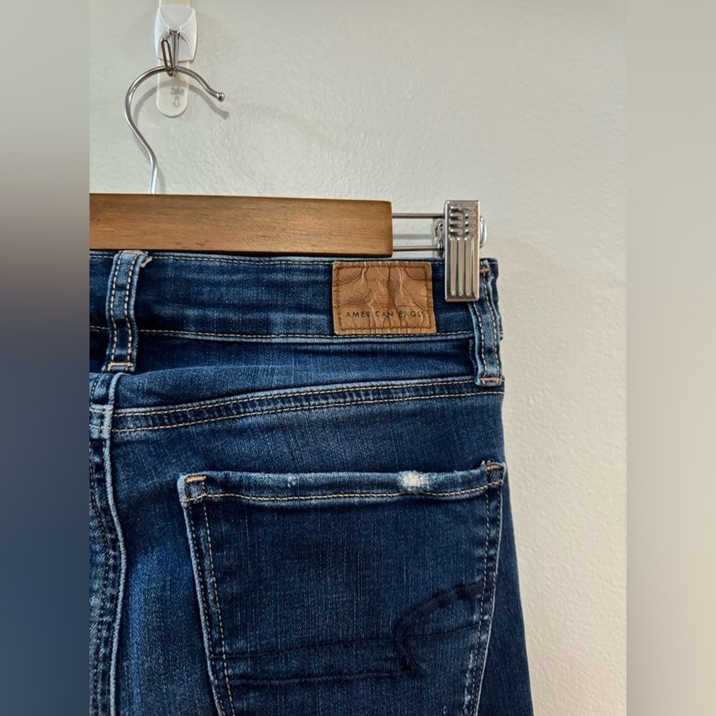Size 2 Regular American Eagle Dark Blue Distressed Hi-Rise Jegging Crop Jeans
