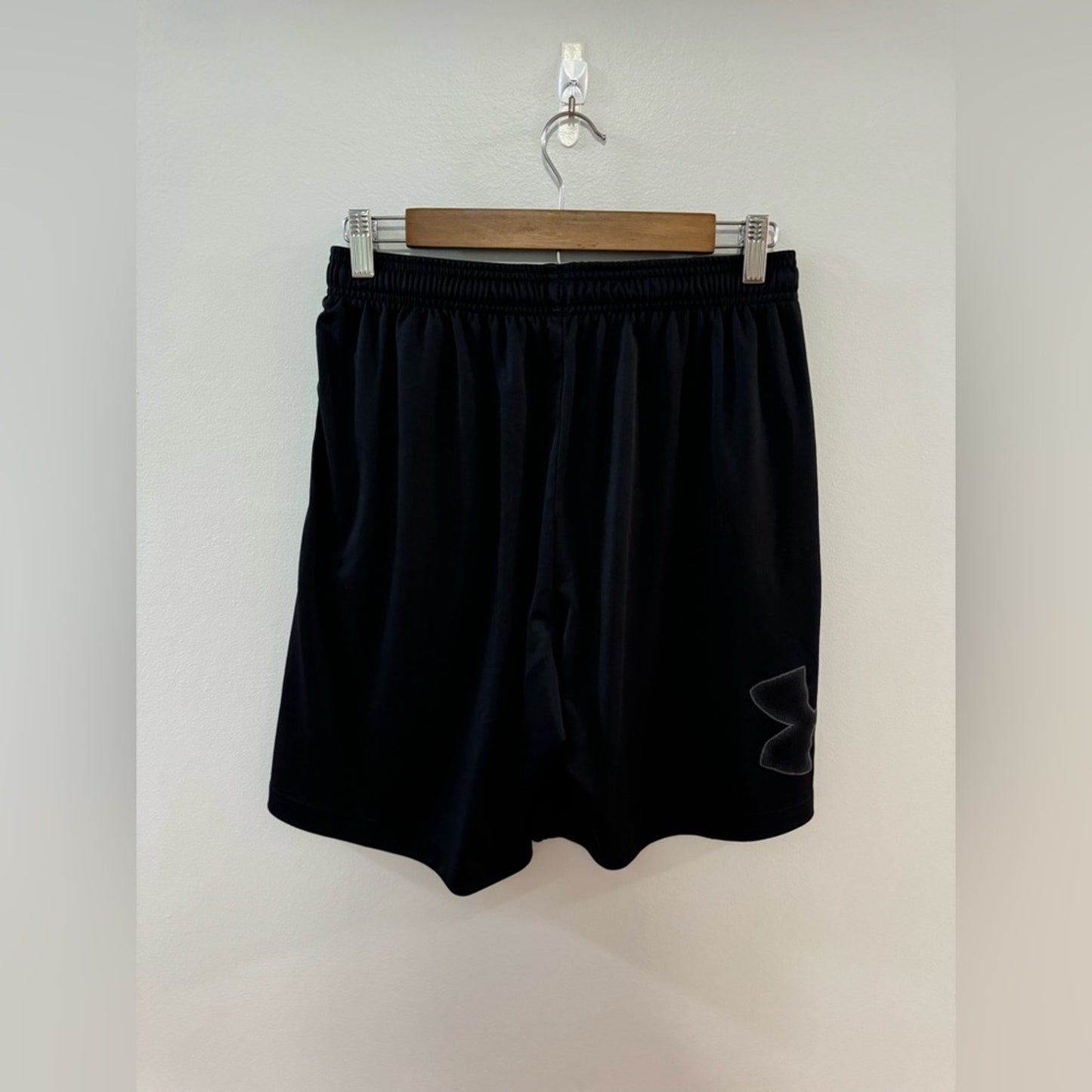 Pre-Owned MD Under Armour Black Loose Fit Graphic Athletic Shorts