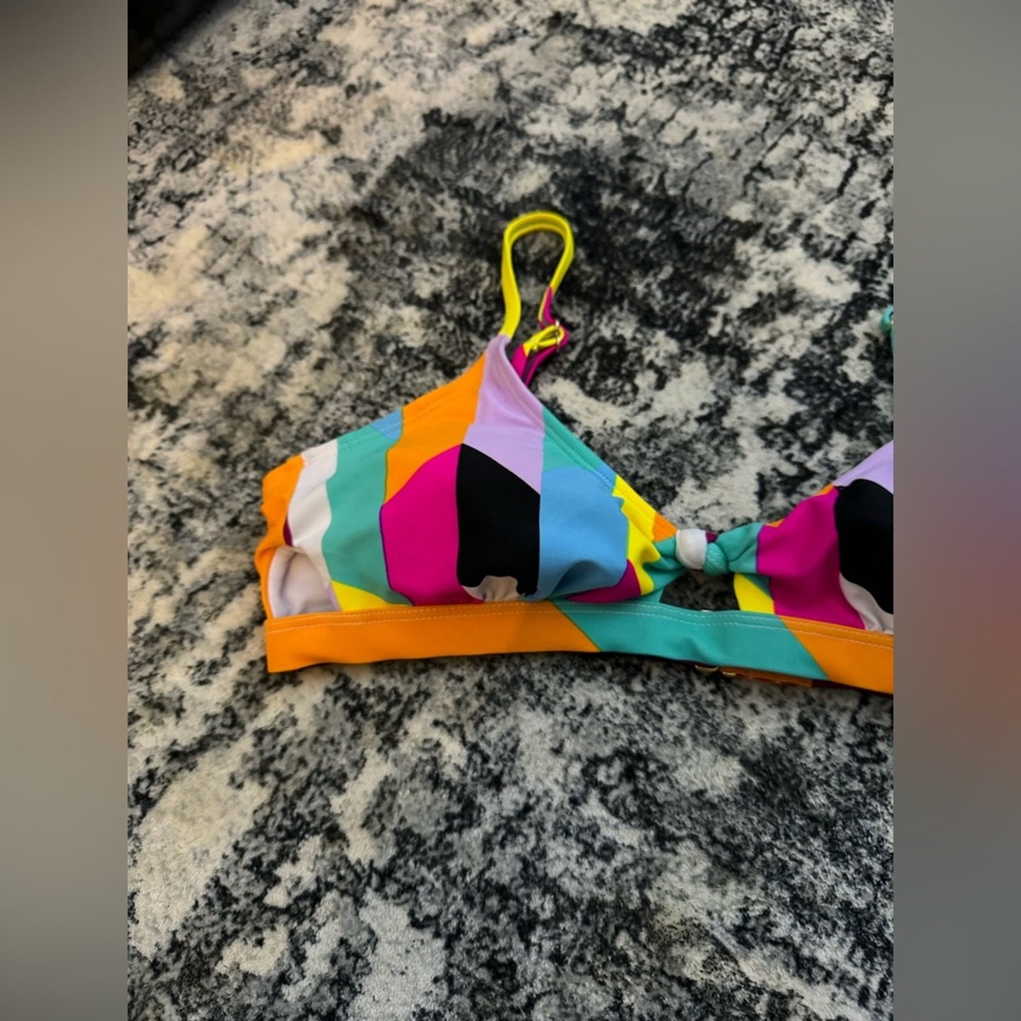 Pre-owned MD Endless Waves Multicolor Generic Bikini Top
