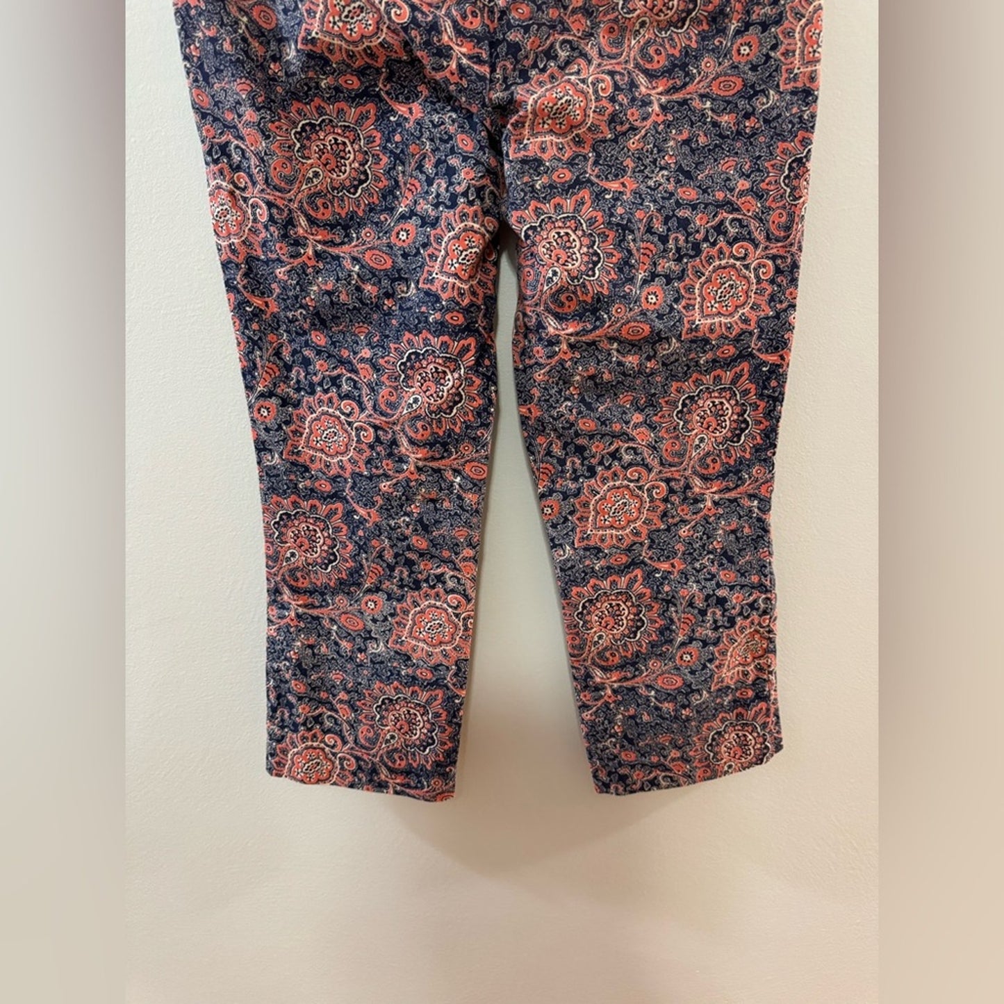 Pre-Owned Size 6 Dalia Navy Blue and Orange Capris