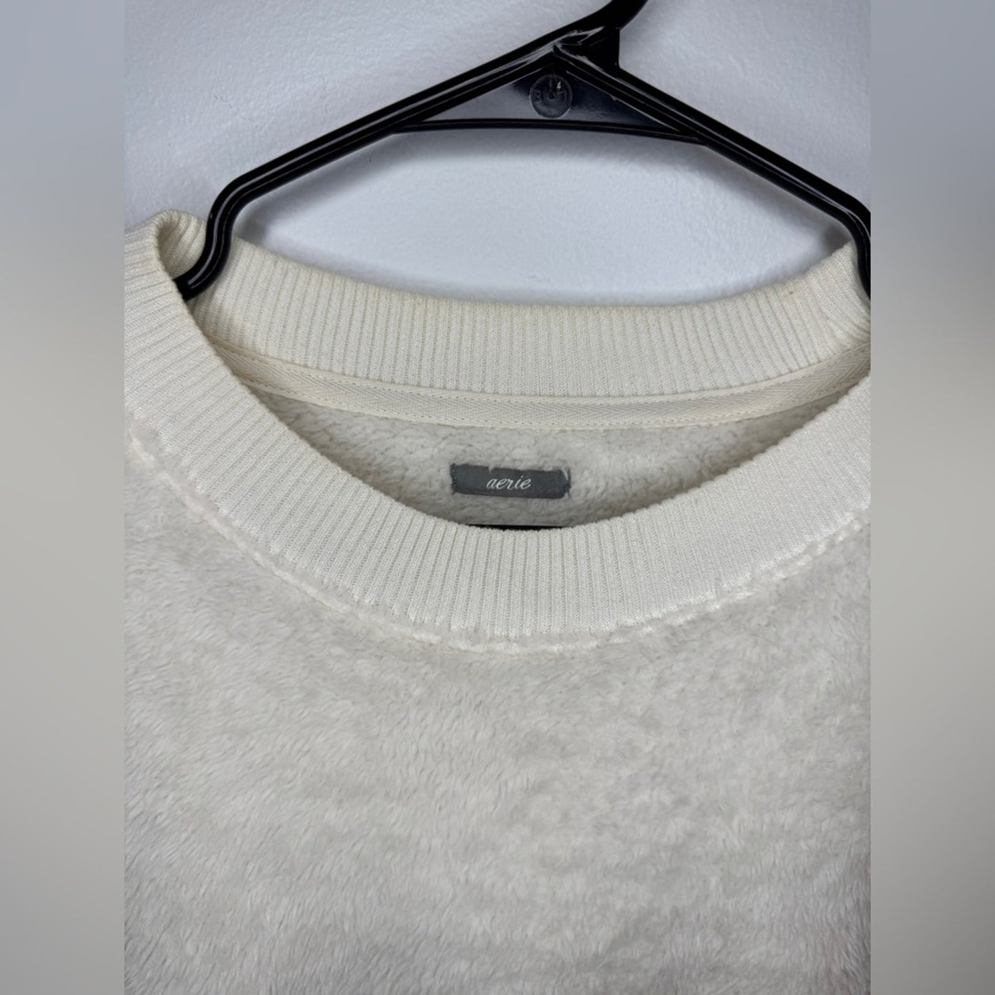 Pre-Owned MD Aerie White Faux Fur Crewneck Shirt