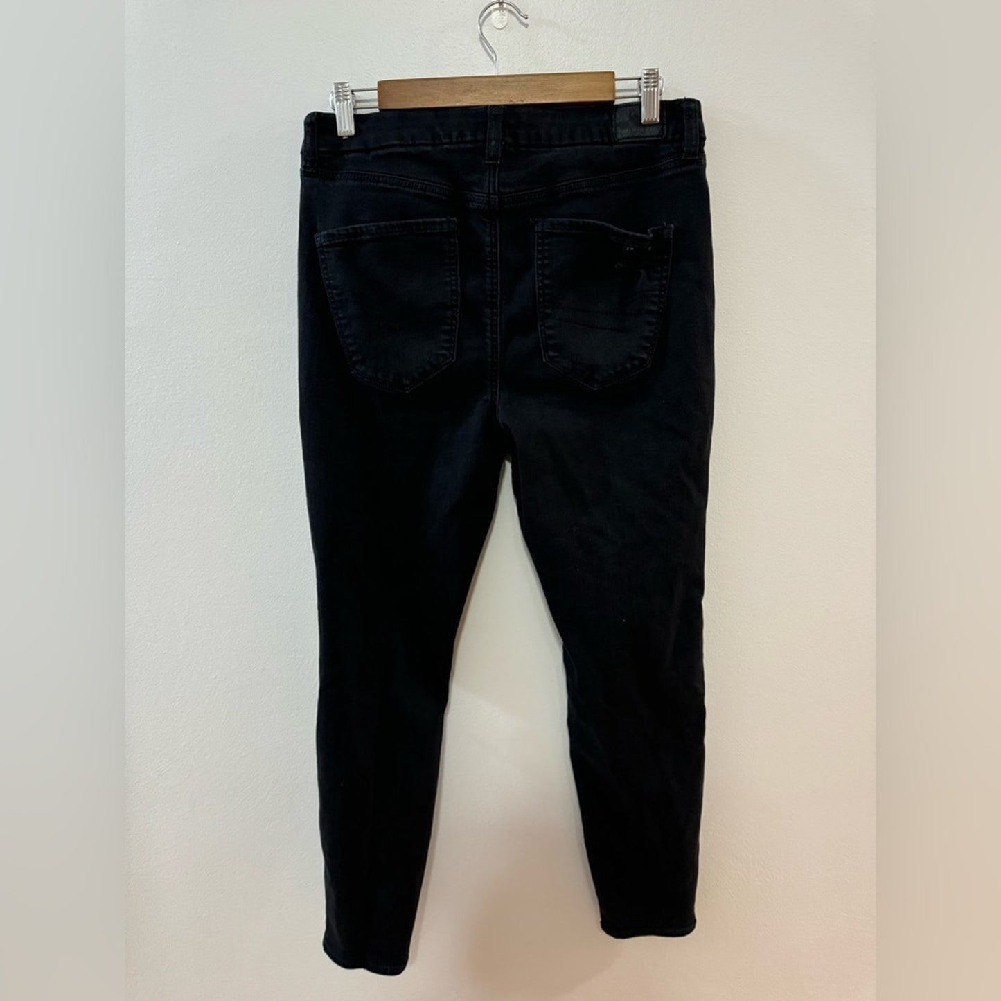 Size 12 Reg American Eagle Black Super Distressed Curvy High Rise Jegging Jeans