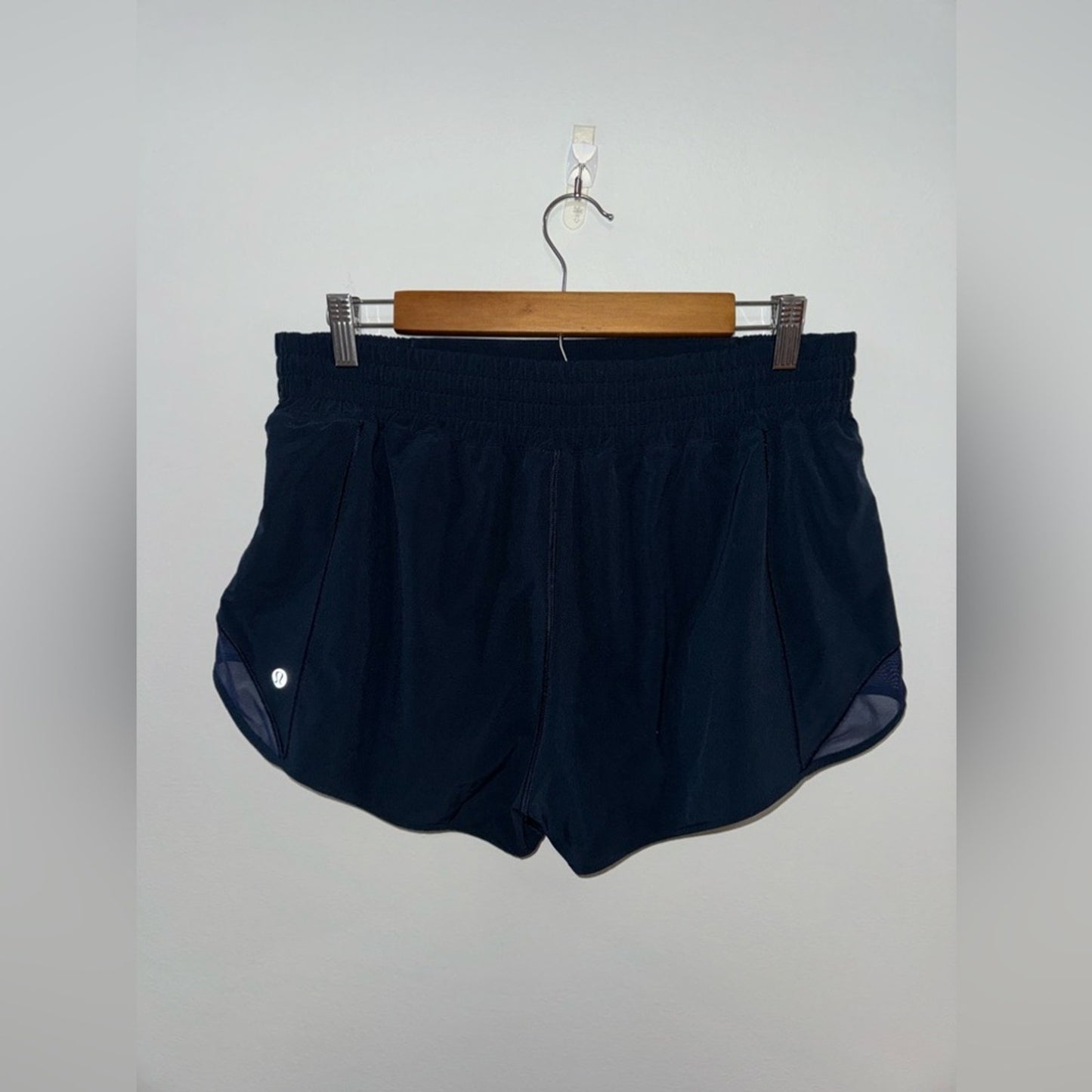 Pre-Owned Size 12 Lululemon Hotty Hot Navy Blue 2.5” short inseam