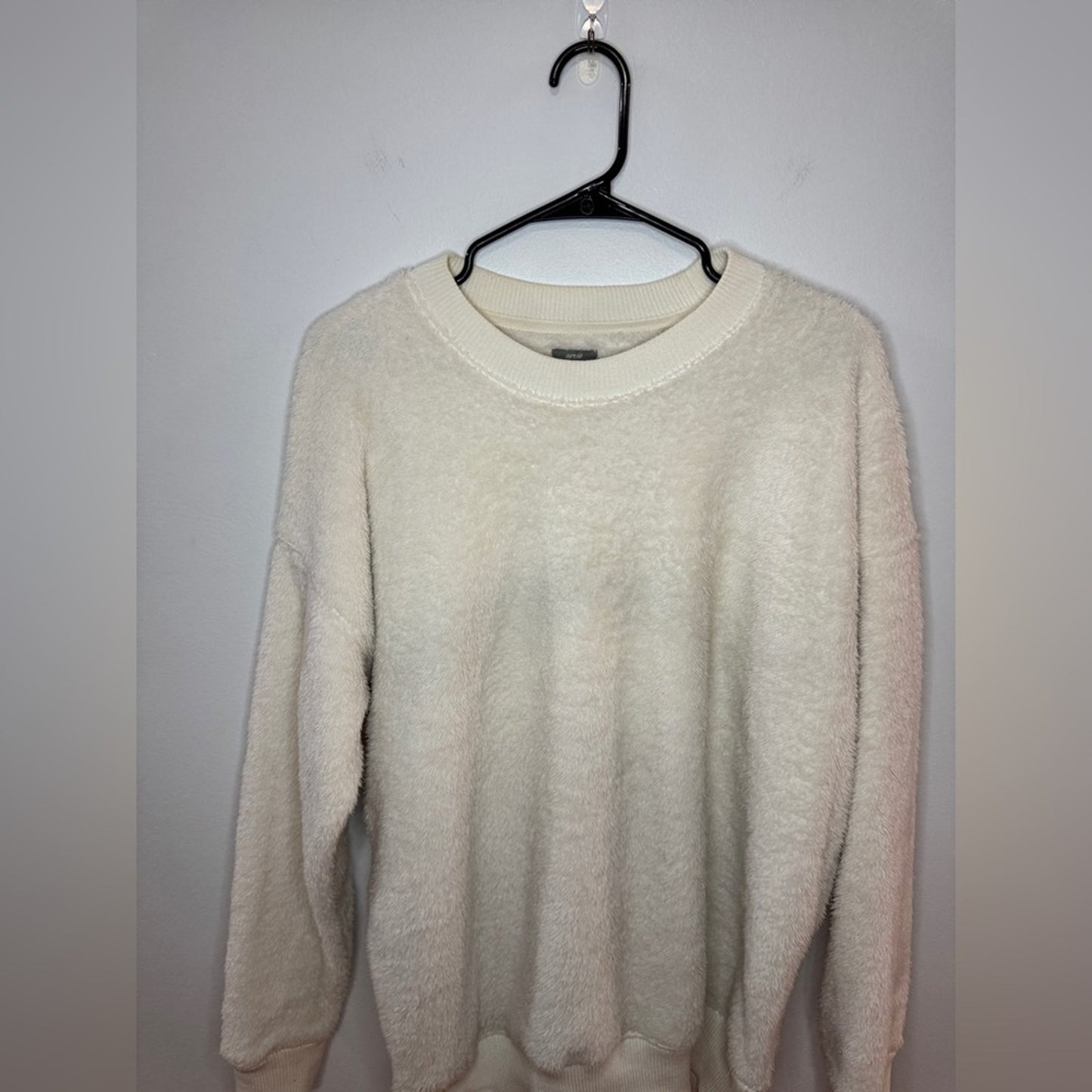 Pre-Owned MD Aerie White Faux Fur Crewneck Shirt
