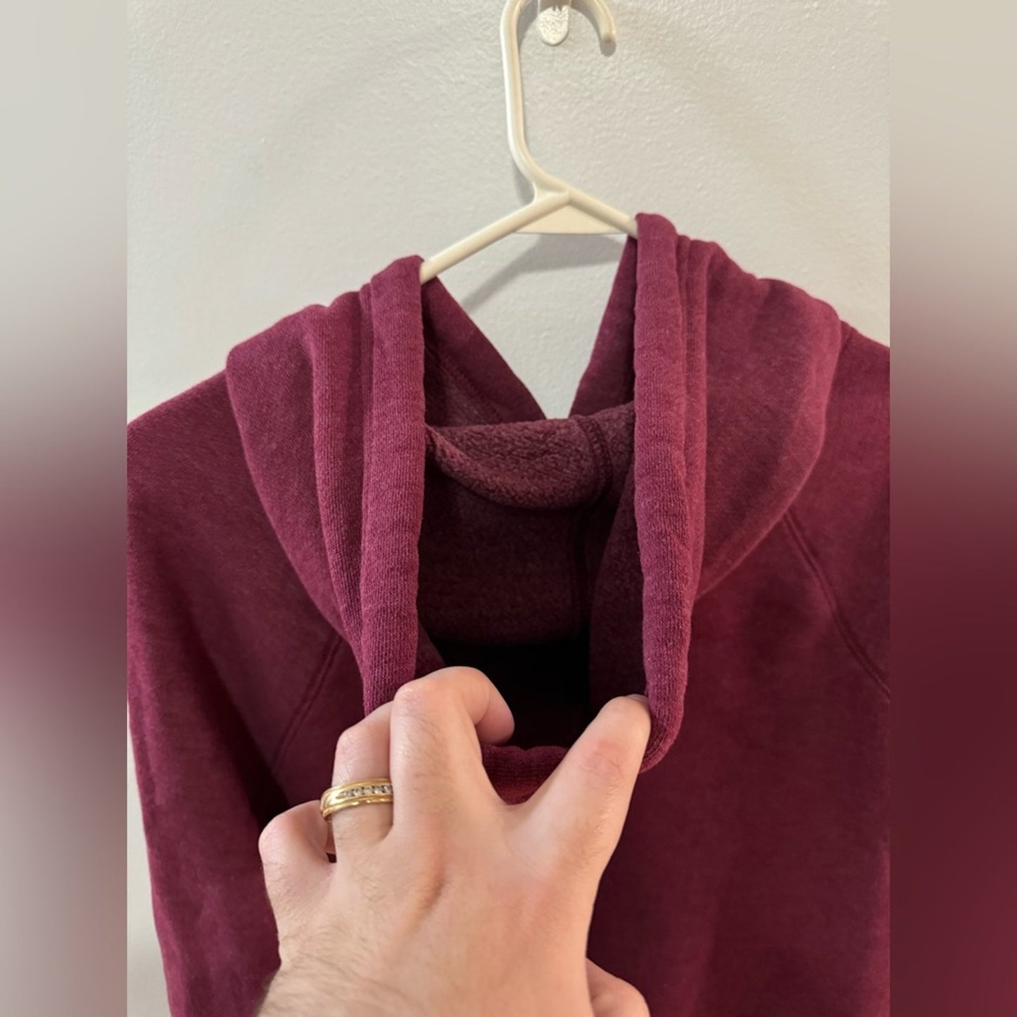 Pre-Owned MD American Eagle Burgundy Love Graphic Raglan Hoodie