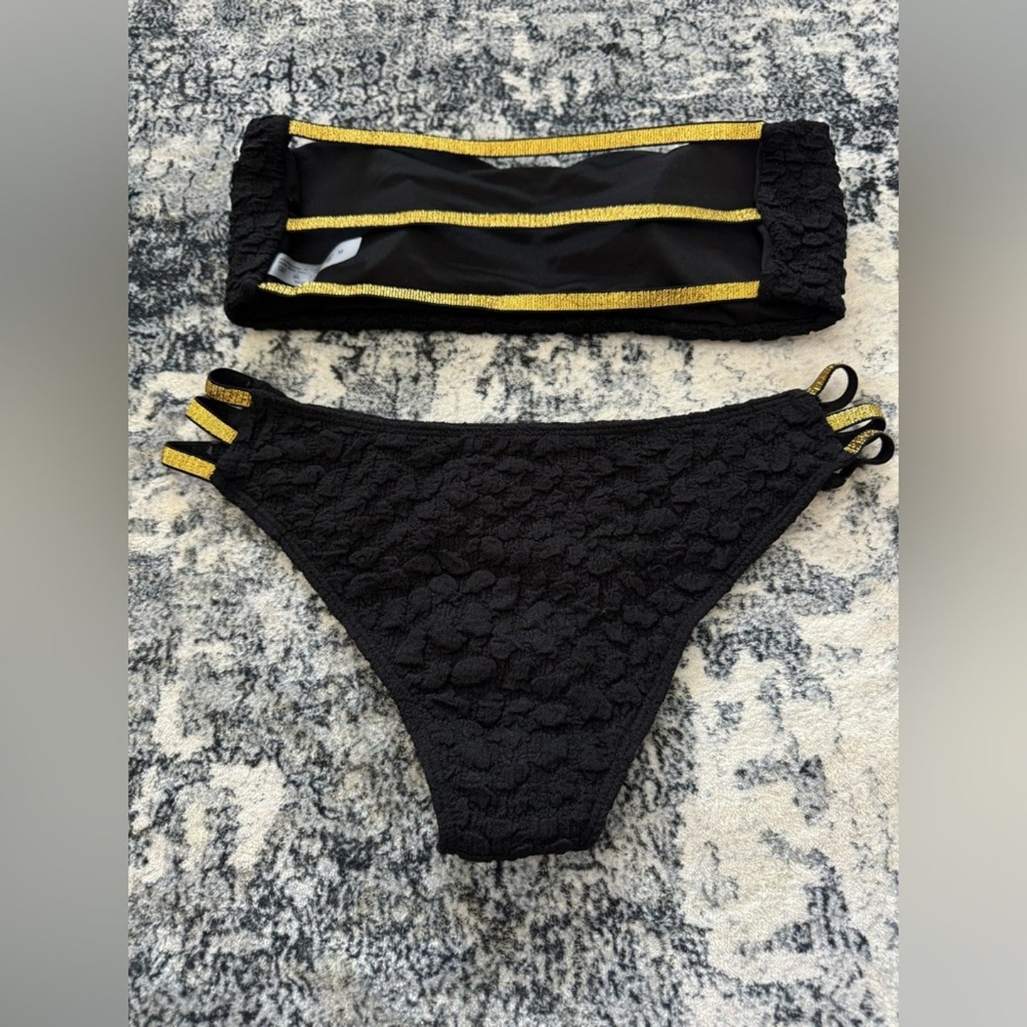 Pre-Owned MD SHEIN Black and Gold Textured Strapless Bikini Top and Bottom Set