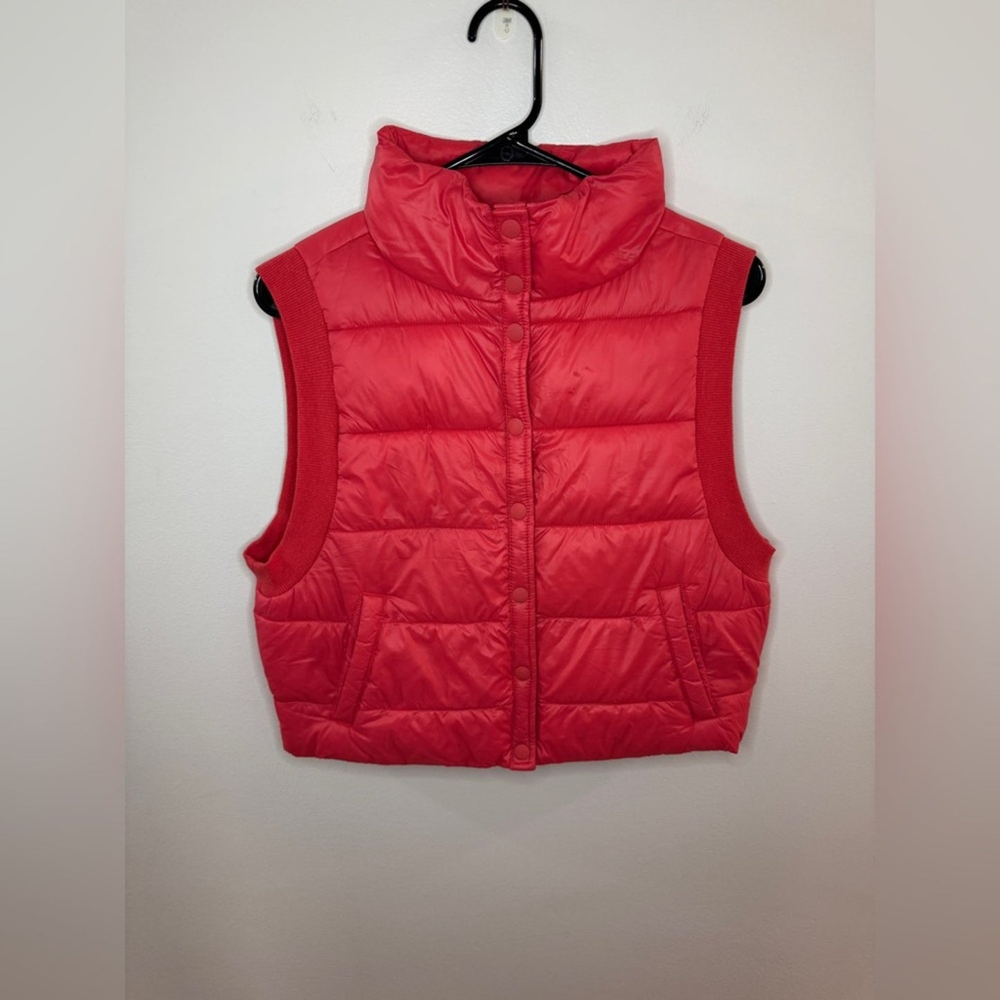 Pre-Owned SM Offline by Aerie Red Button-Up Sleeveless Puffer Vest