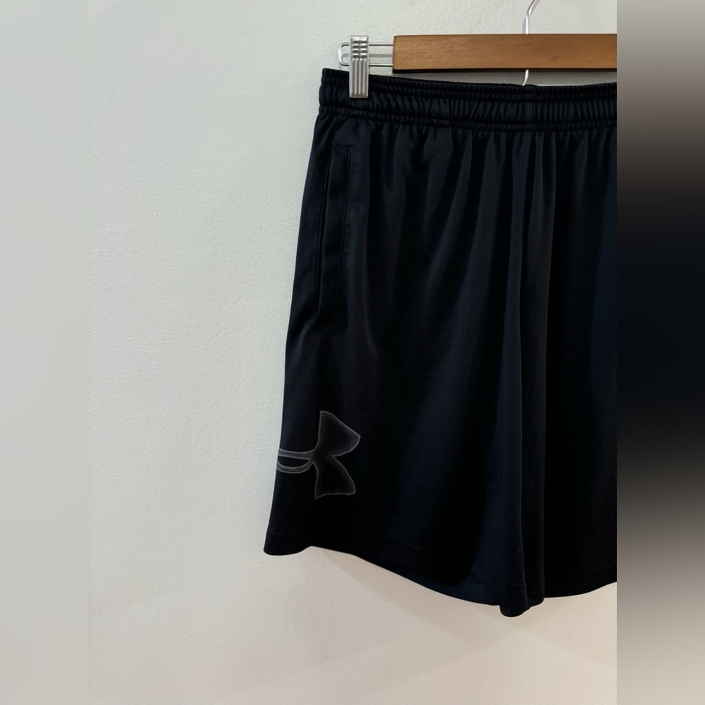 Pre-Owned MD Under Armour Black Loose Fit Graphic Athletic Shorts