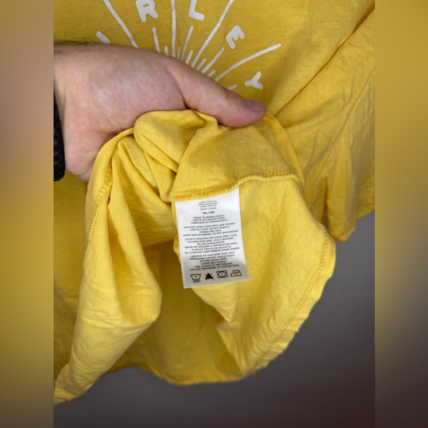 Pre-Owned XL Hurley Yellow Sun Graphic T-Shirt