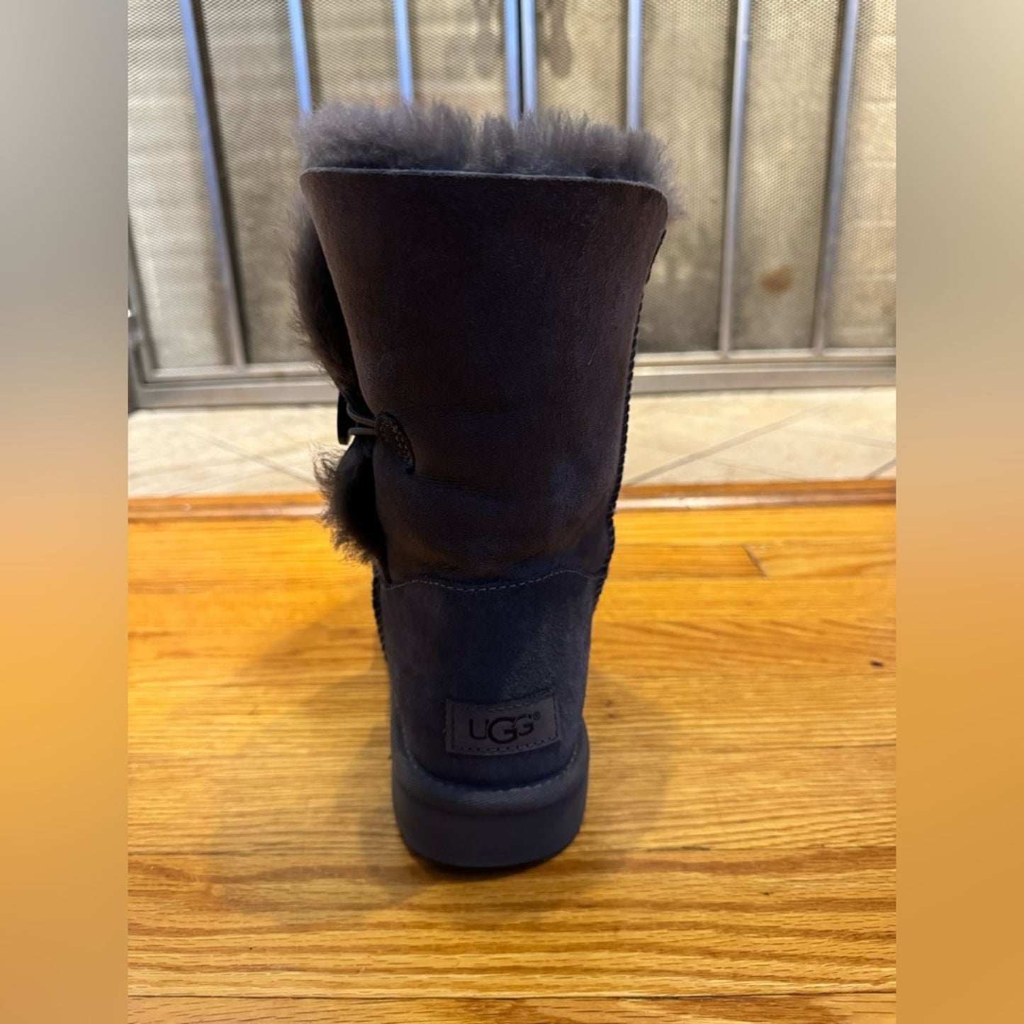 Pre-Owned Size W9 UGG Grey Bailey Button Boot