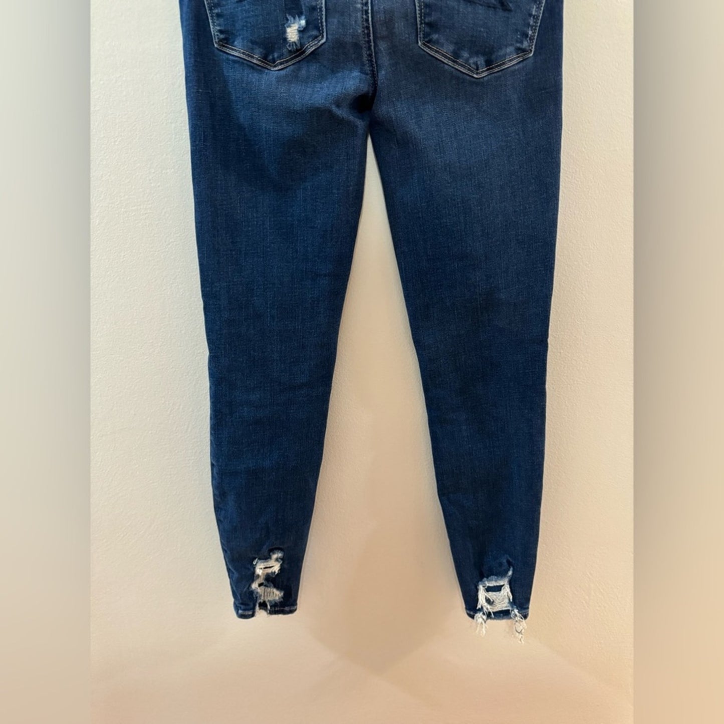 Size 2 Regular American Eagle Dark Blue Distressed Hi-Rise Jegging Crop Jeans