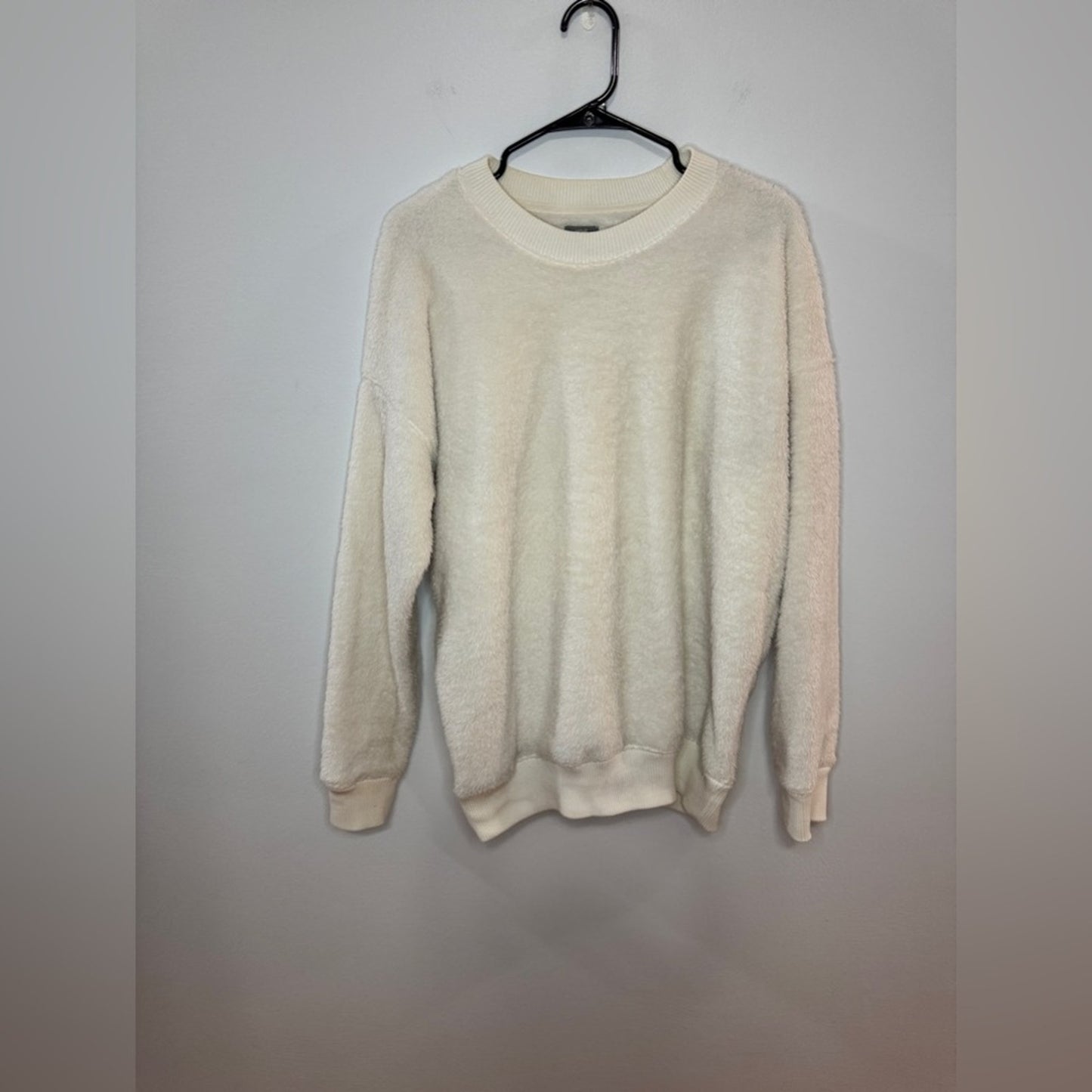 Pre-Owned MD Aerie White Faux Fur Crewneck Shirt