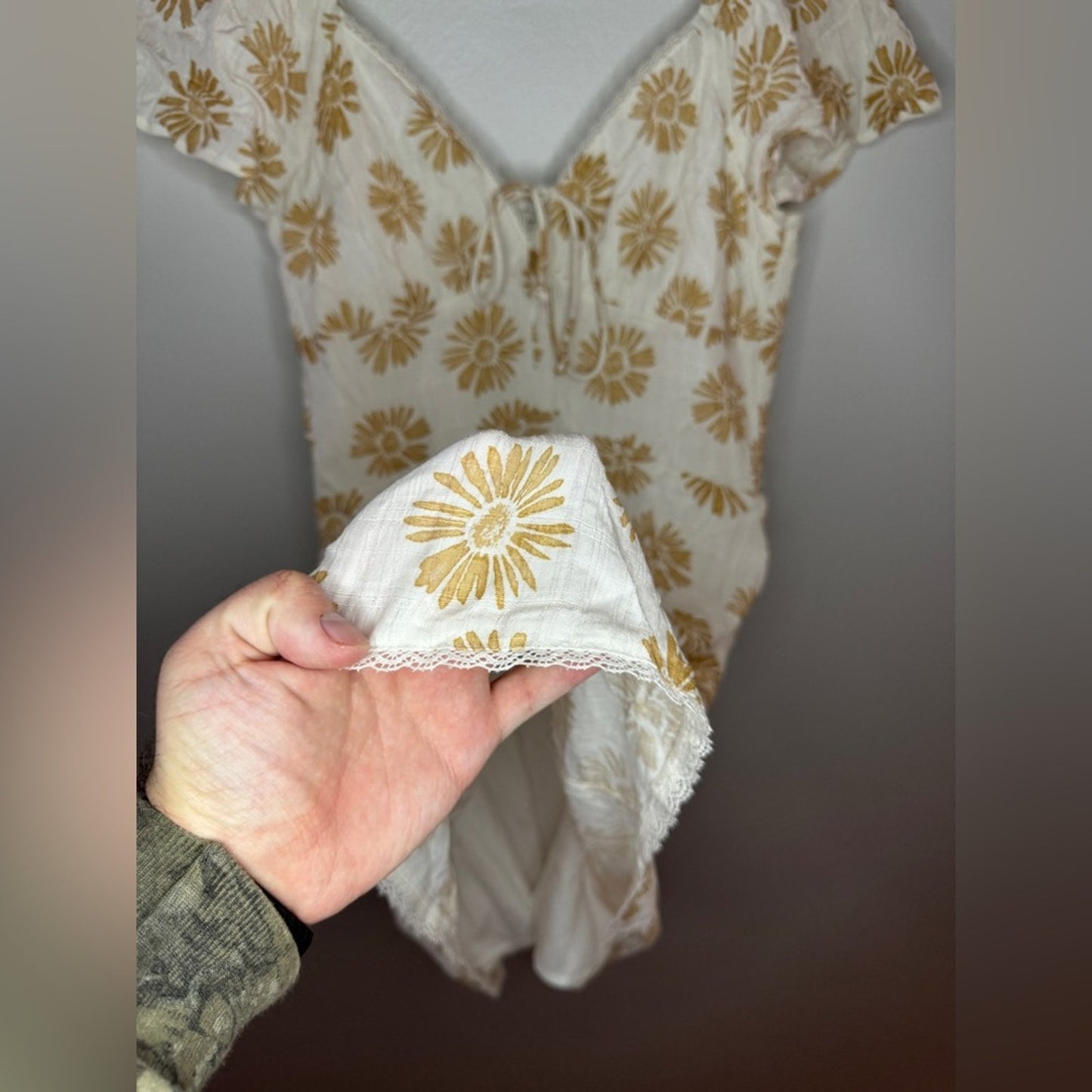 NWOT SM American Eagle White and Green Flower Dress