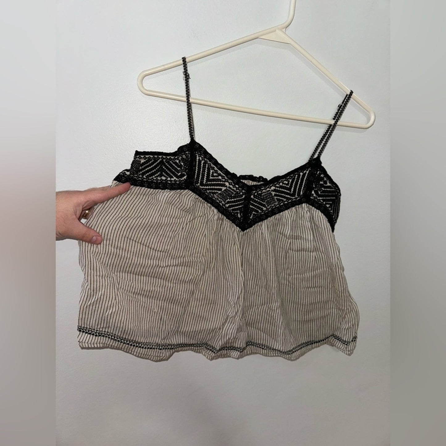 Pre-Owned MD American Eagle Black and White Striped Cami Top