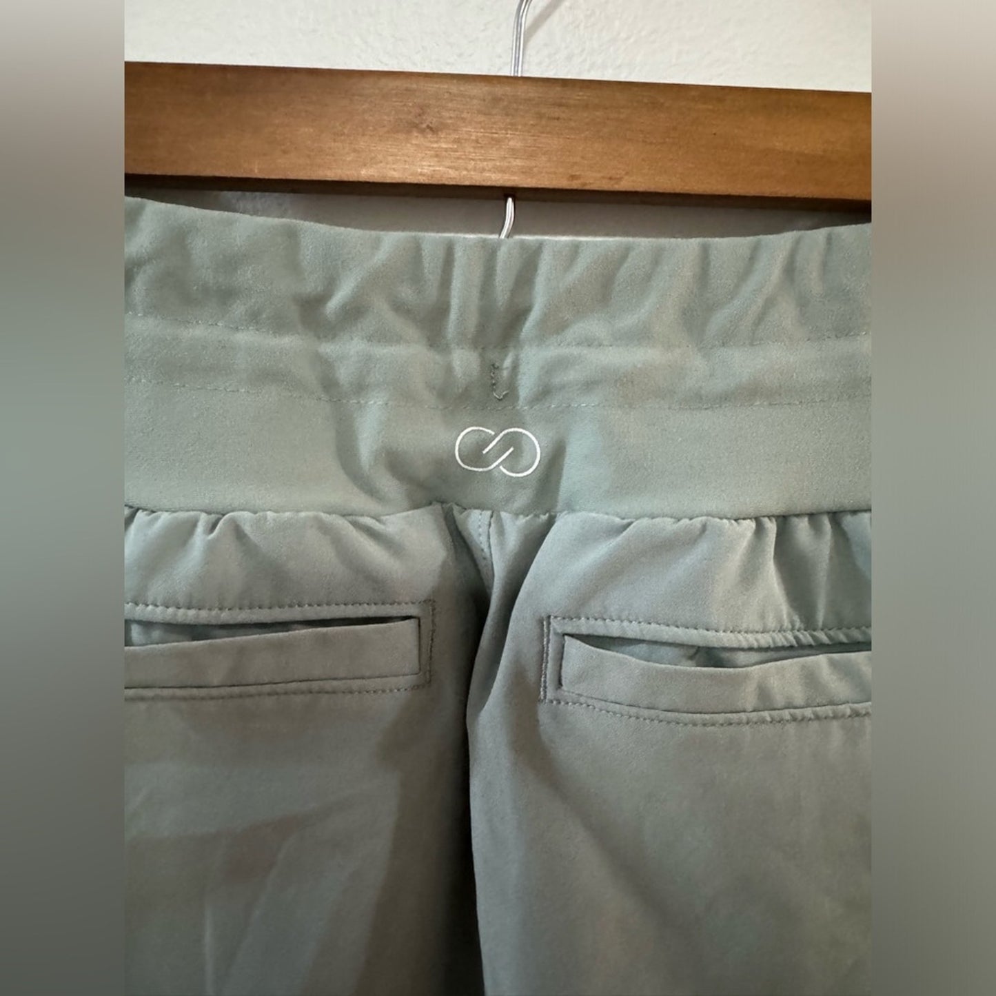 Pre-Owned LG CALIA Women’s Truelight Green Cargo Pants