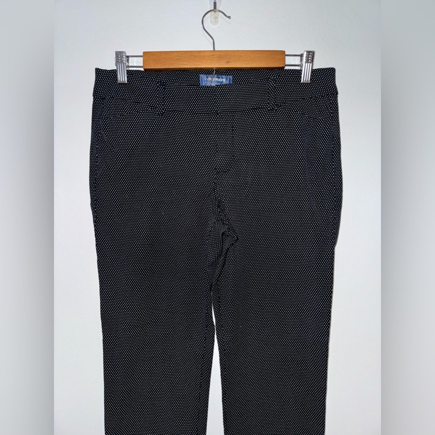 Pre-Owned Size 8 Regular Old Navy Pixie Mid Rise Black and White Pants