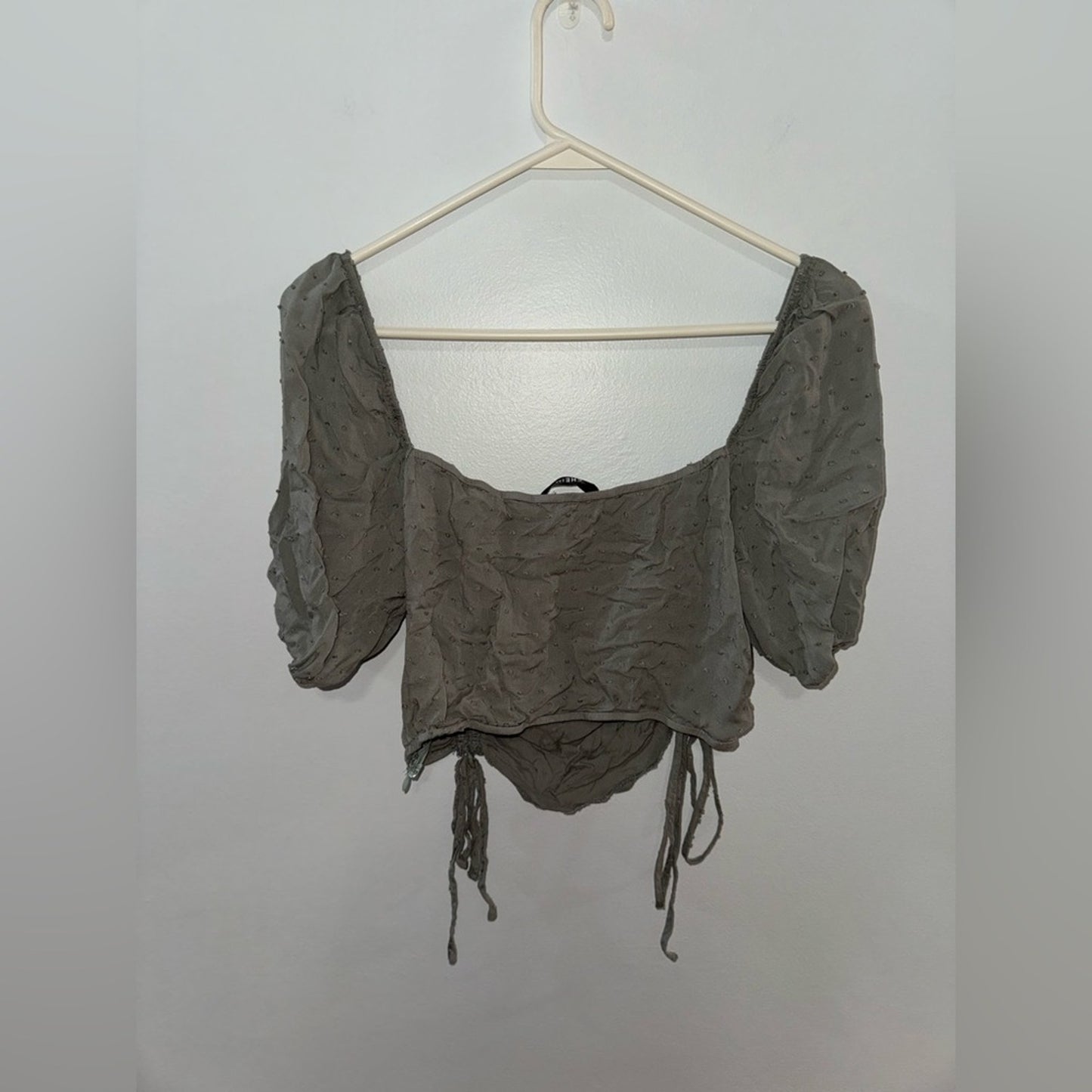 Pre-Owned MD SHEIN Green Dotted Cropped Top