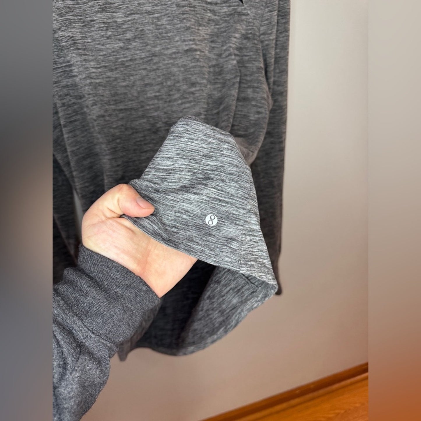 Pre-Owned MD Unbranded Heather Grey Long Sleeve Athletic Top