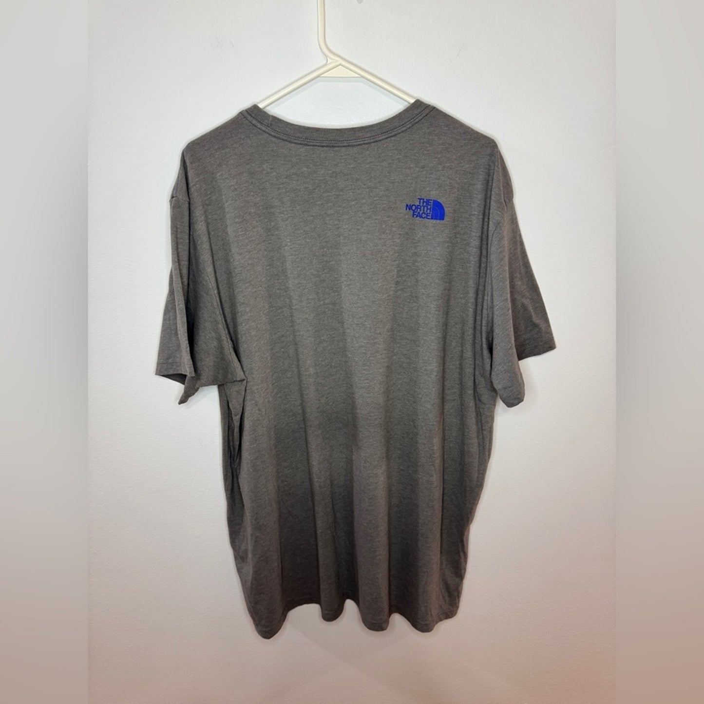 Pre-Owned XXL The North Face Red White and Blue Logo Graphic Grey T-Shirt