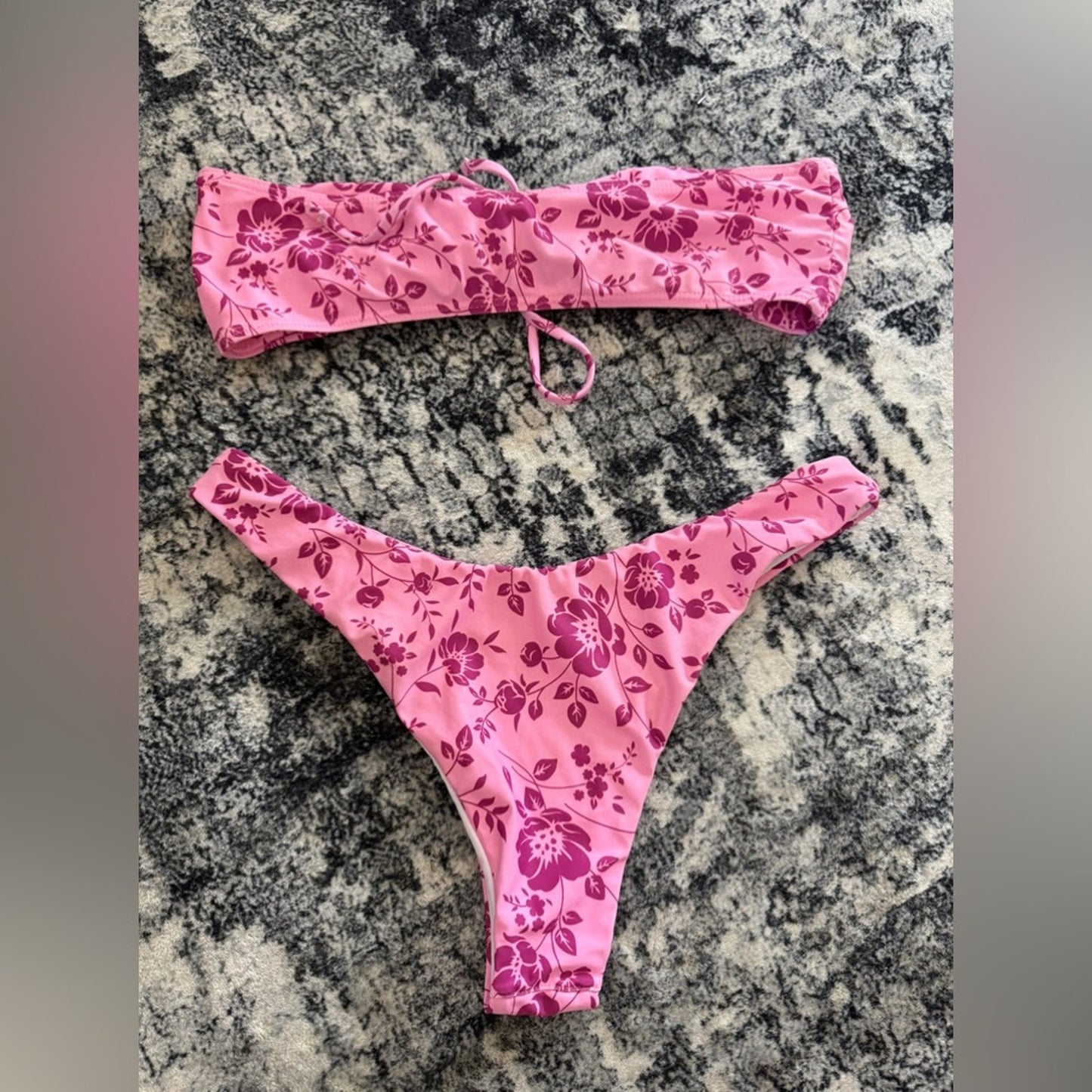 Pre-Owned LG SHEIN Pink Floral Print Tube Top and Bikini Bottom Set