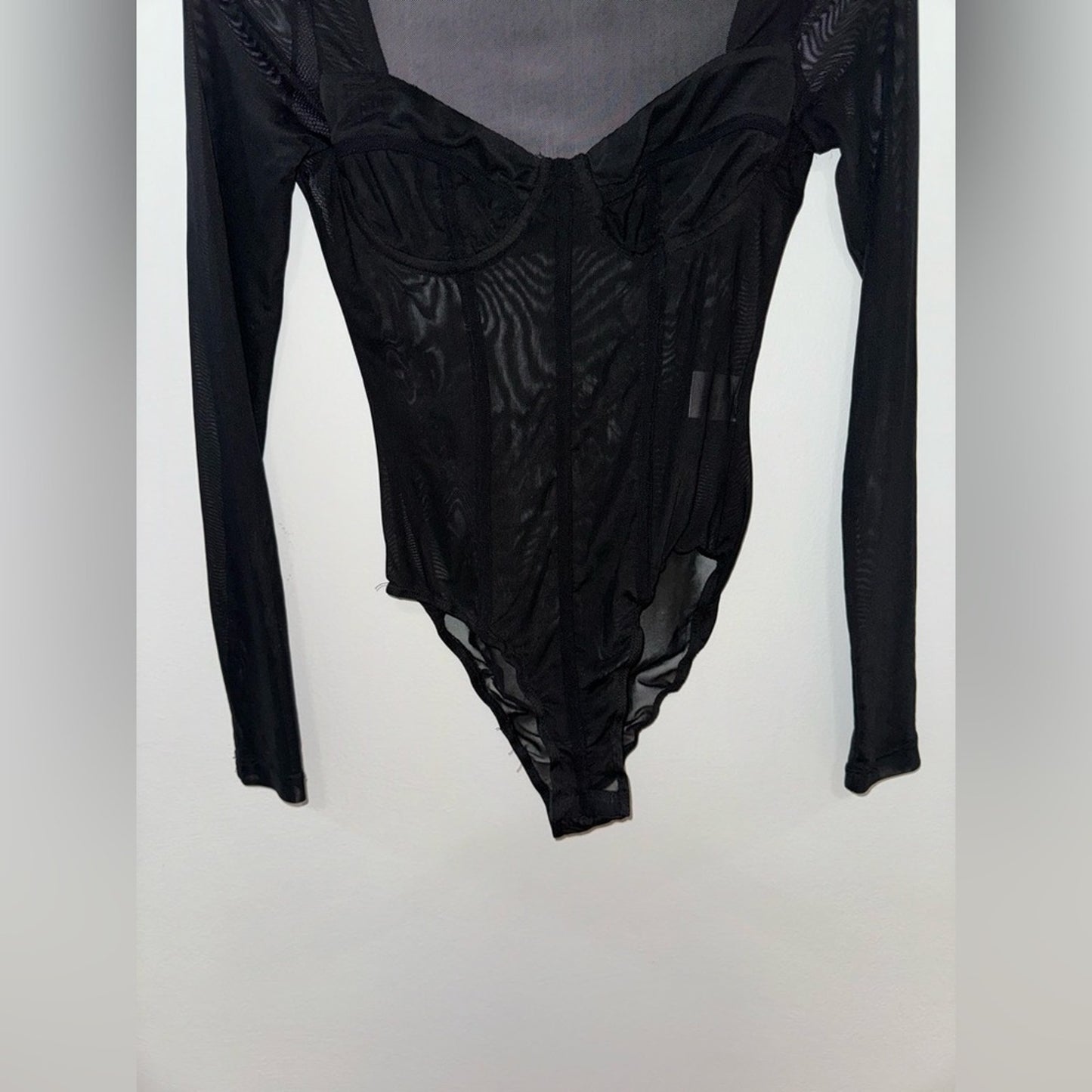 Pre-Owned SM/Size 4 Princess Polly Black Mesh Long Sleeve Bodysuit