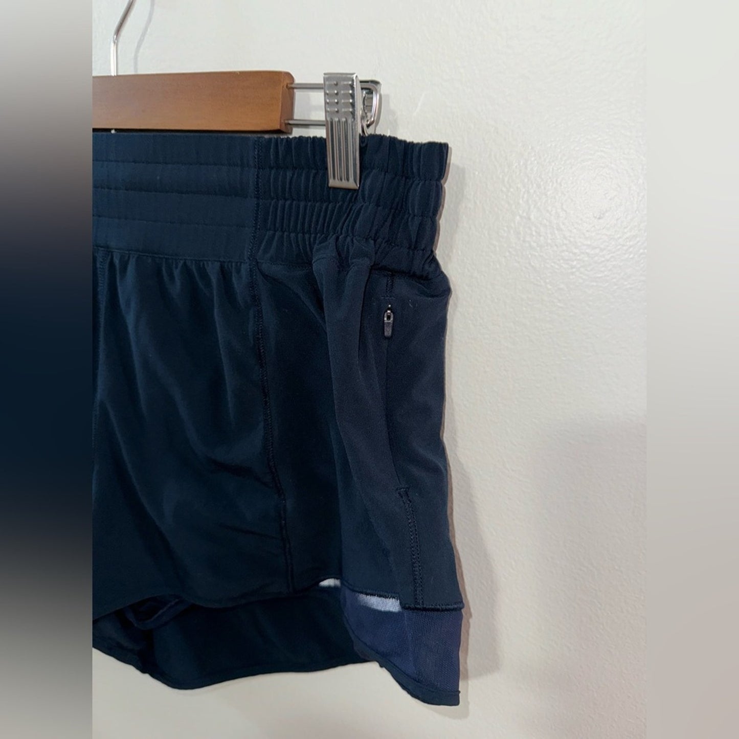 Pre-Owned Size 12 Lululemon Hotty Hot Navy Blue 2.5” short inseam