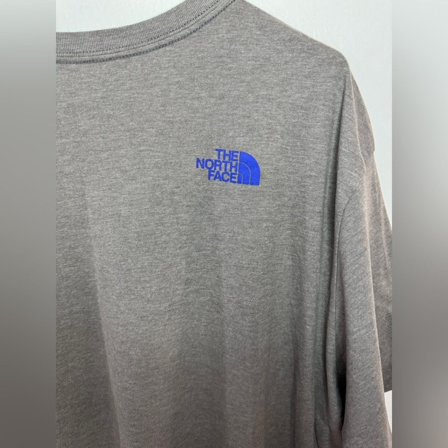 Pre-Owned XXL The North Face Red White and Blue Logo Graphic Grey T-Shirt