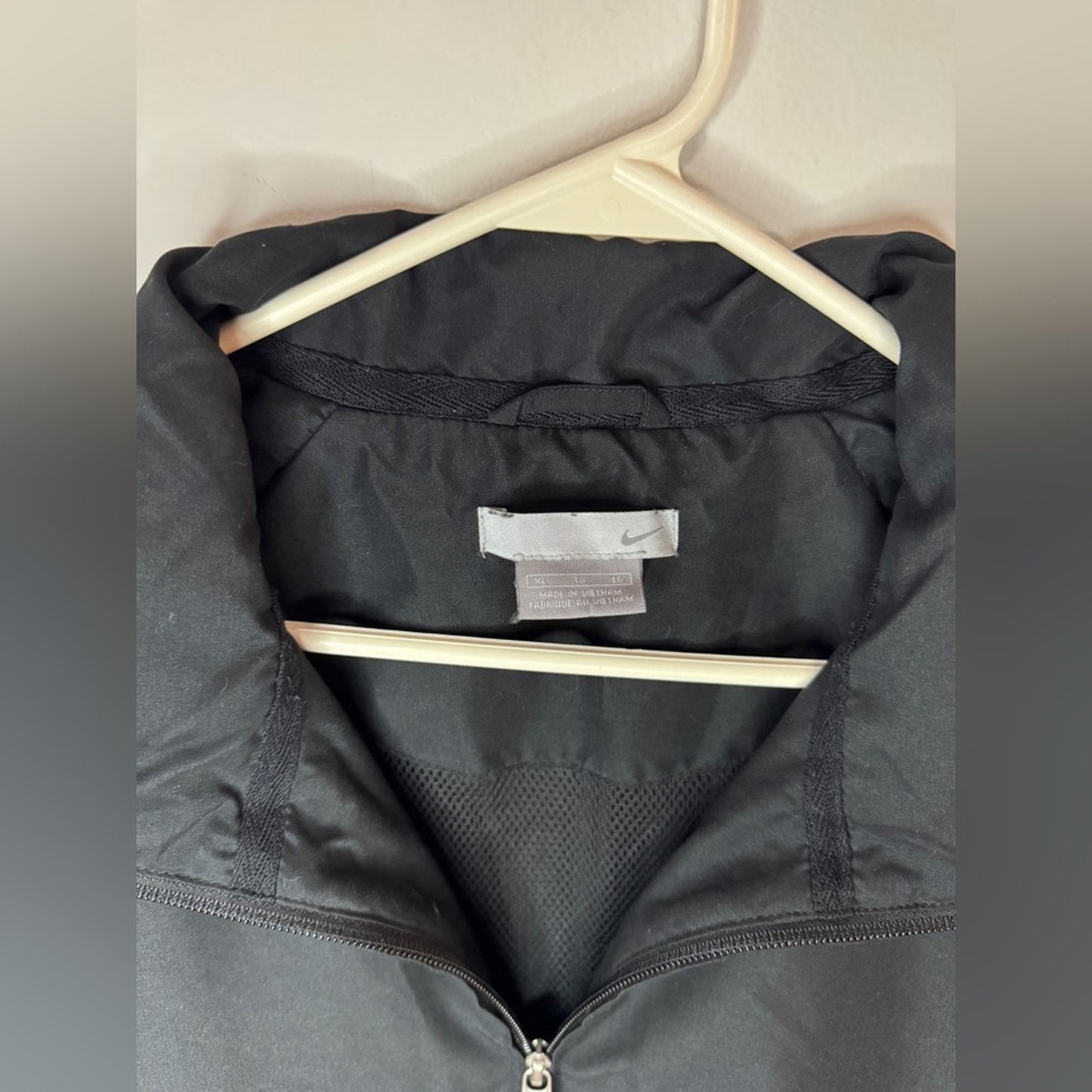 Pre-Owned XL Nike Vintage Black and Grey Zip Up Windbreaker Jacket