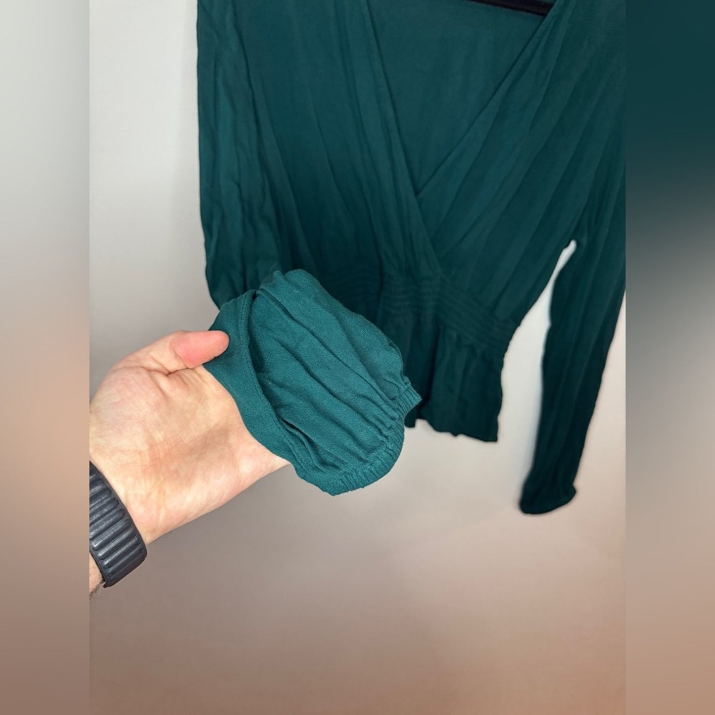Pre-Owned MD Express Dark Green Long Sleeve Flowy Top